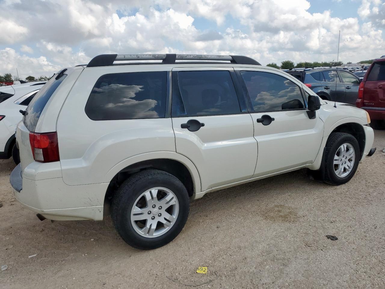 2007 Mitsubishi Endeavor Ls White vin: 4A4MM21S87E070000