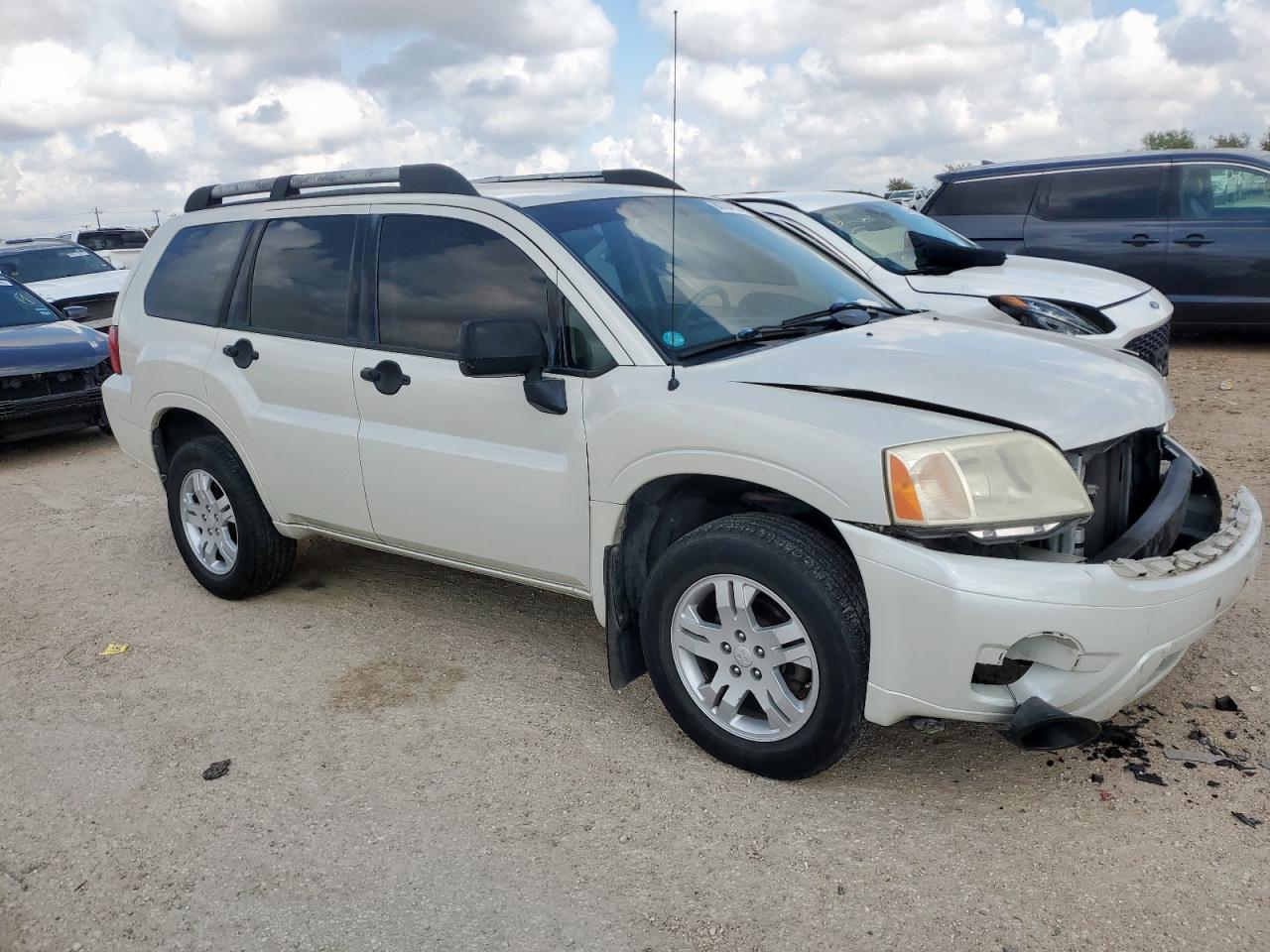 2007 Mitsubishi Endeavor Ls White vin: 4A4MM21S87E070000