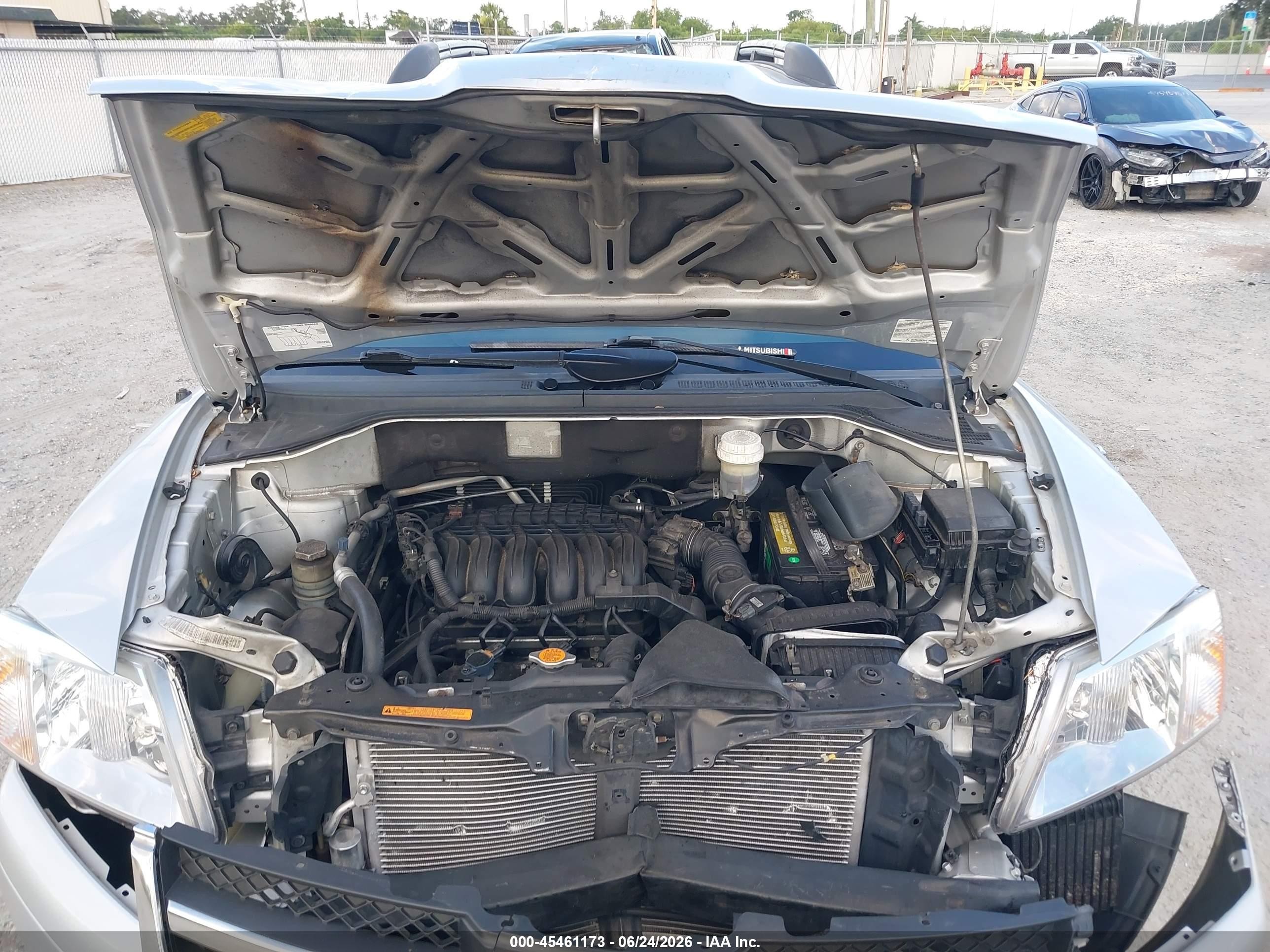 2007 Mitsubishi Endeavor Ls Silver vin: 4A4MM21S87E081501