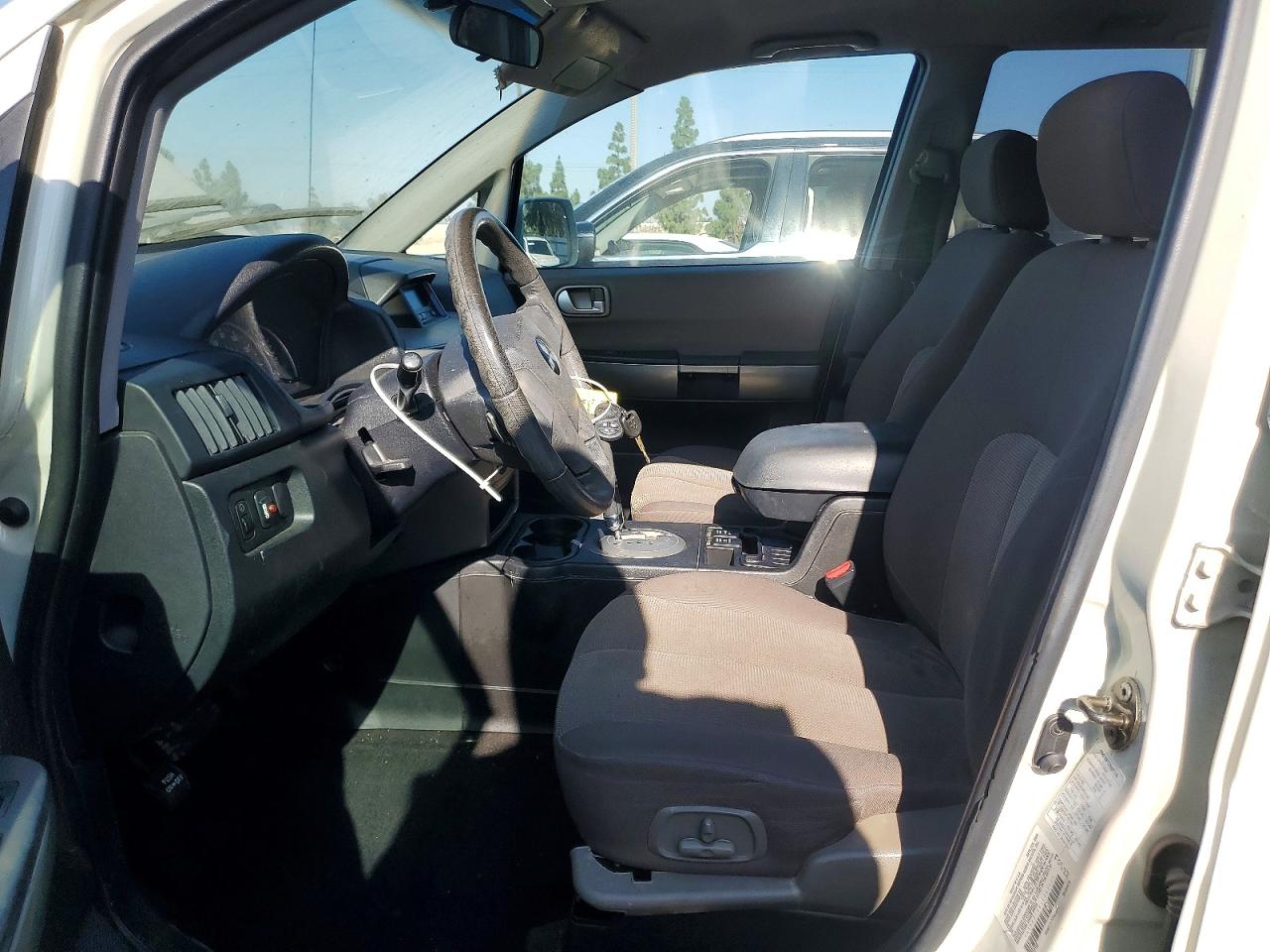 2004 Mitsubishi Endeavor Xls White vin: 4A4MM31S04E002422