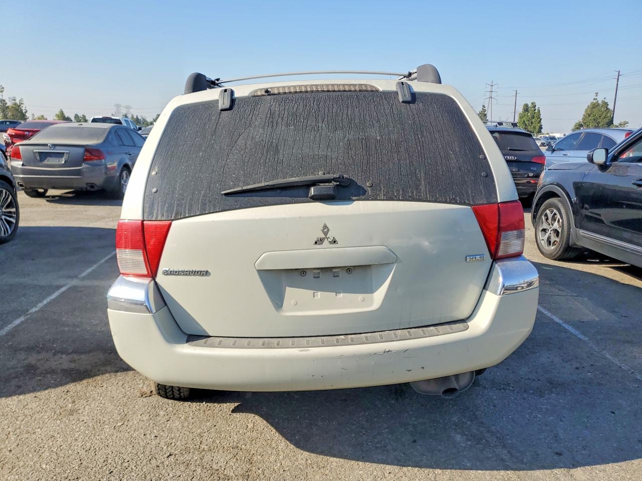 2004 Mitsubishi Endeavor Xls White vin: 4A4MM31S04E002422