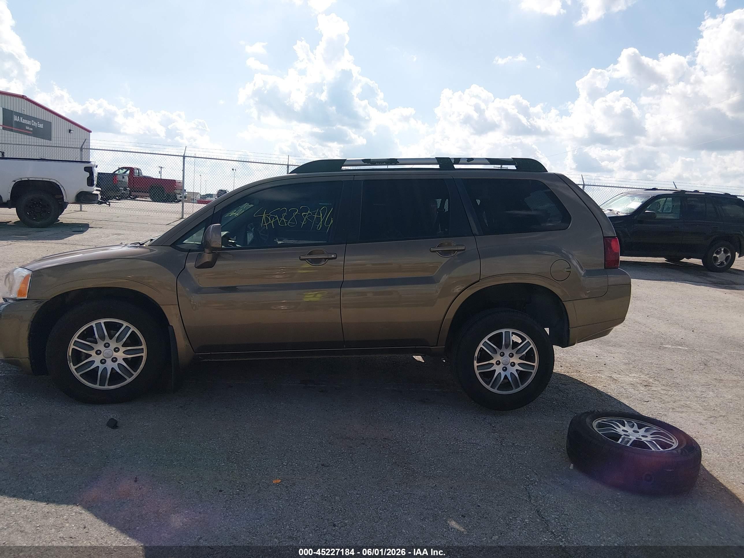 2008 Mitsubishi Endeavor Se Beige vin: 4A4MM31S58E042243