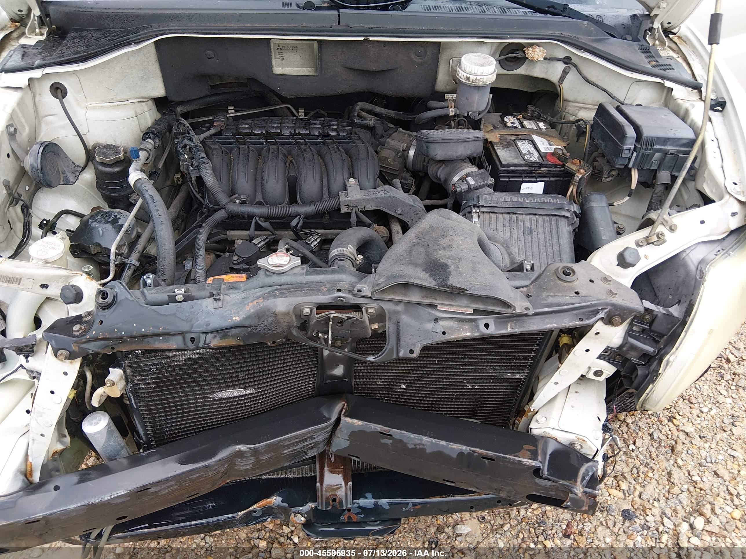 2004 Mitsubishi Endeavor Xls White vin: 4A4MM31S94E019090