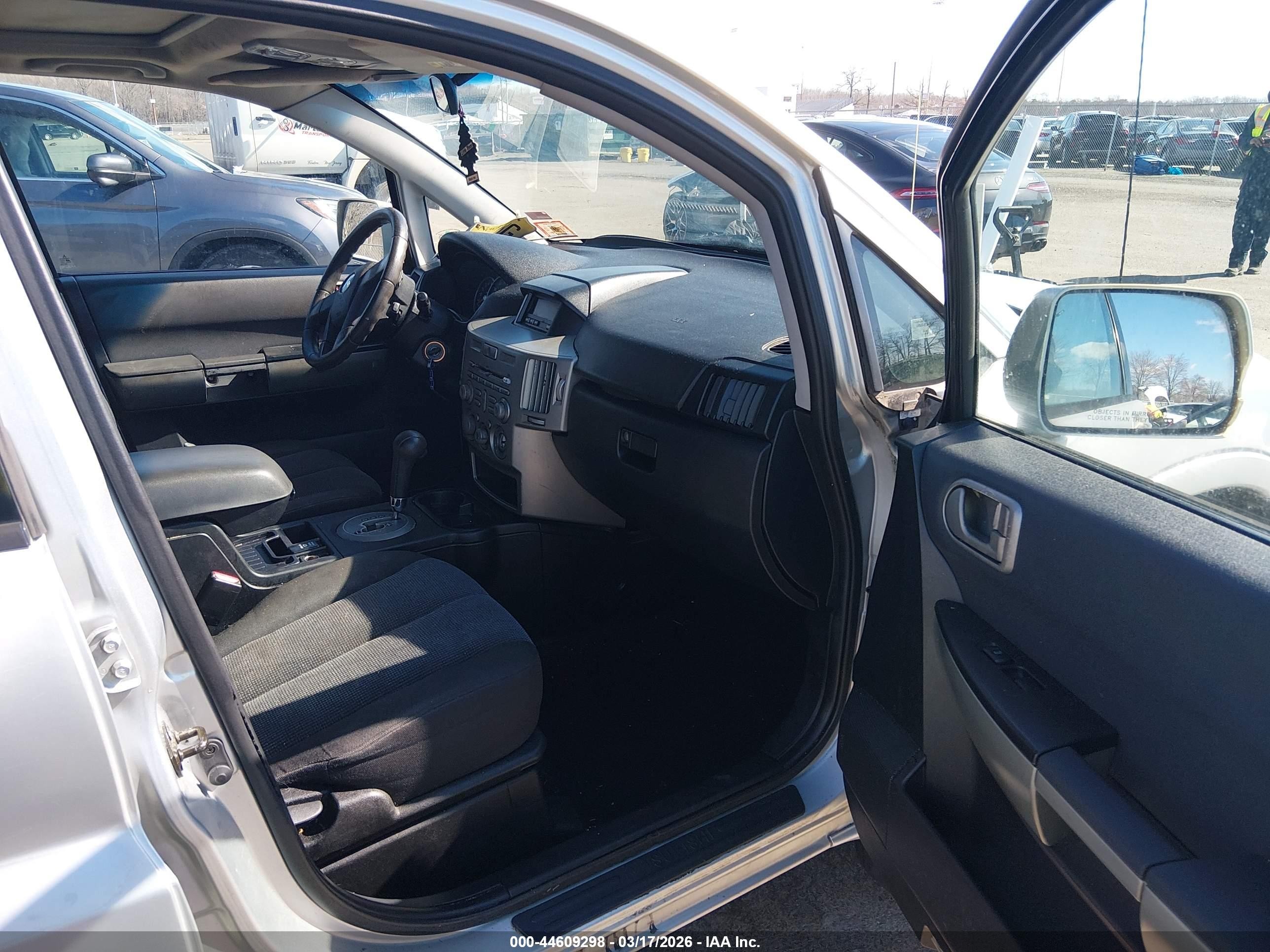2004 Mitsubishi Endeavor Xls Silver vin: 4A4MM31S94E027092