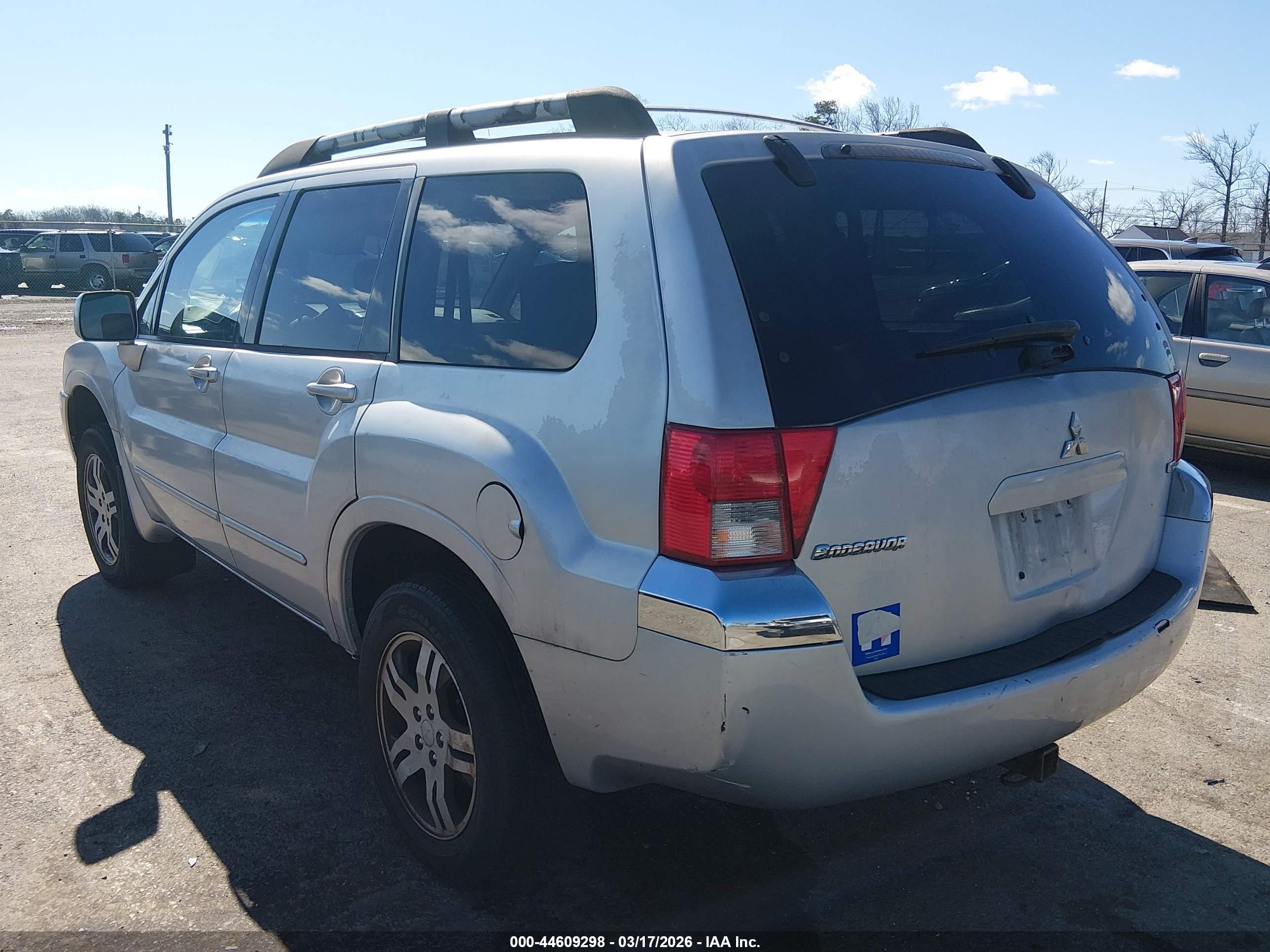 2004 Mitsubishi Endeavor Xls Silver vin: 4A4MM31S94E027092