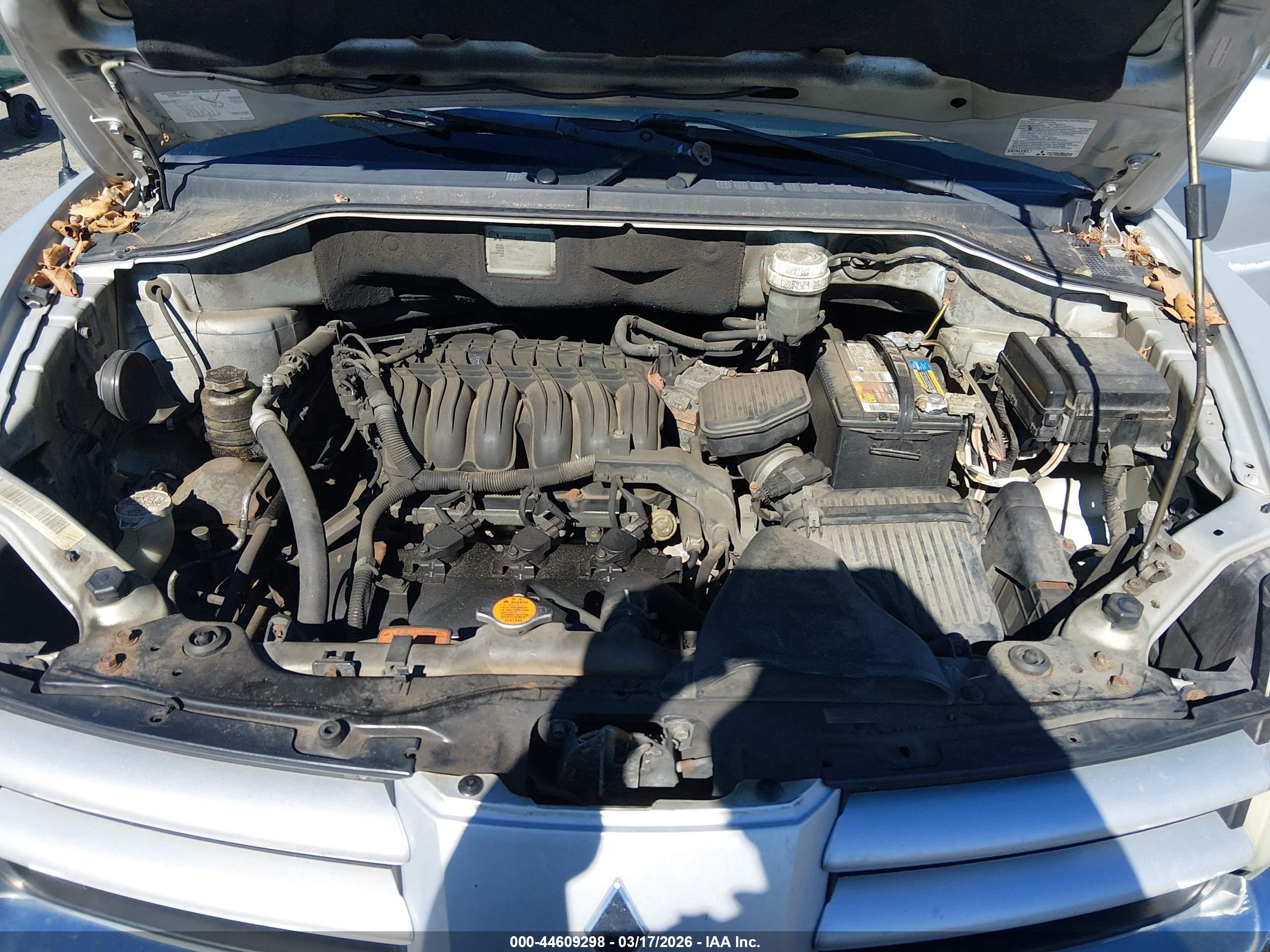 2004 Mitsubishi Endeavor Xls Silver vin: 4A4MM31S94E027092