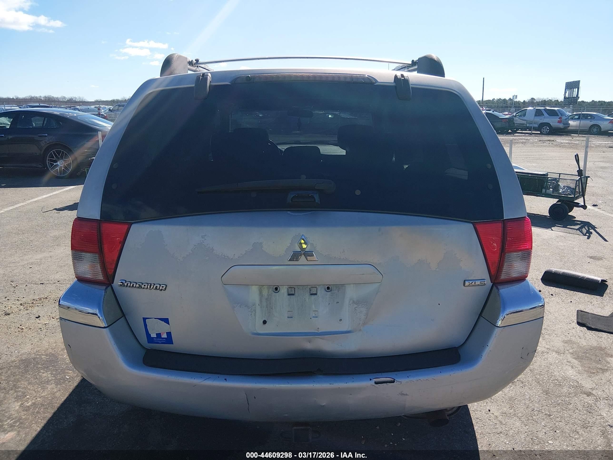 2004 Mitsubishi Endeavor Xls Silver vin: 4A4MM31S94E027092