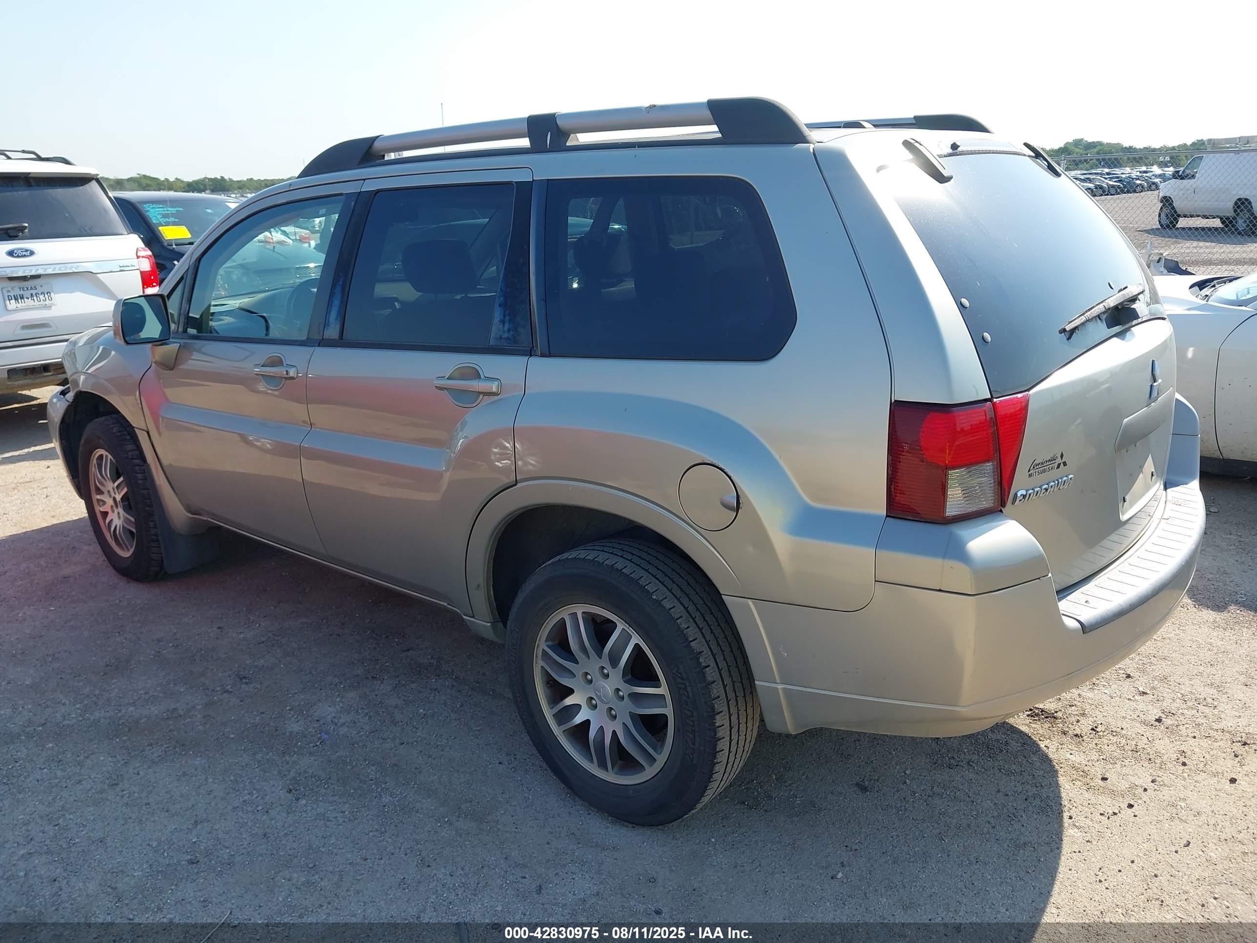 2007 Mitsubishi Endeavor Se White vin: 4A4MM31S97E055317