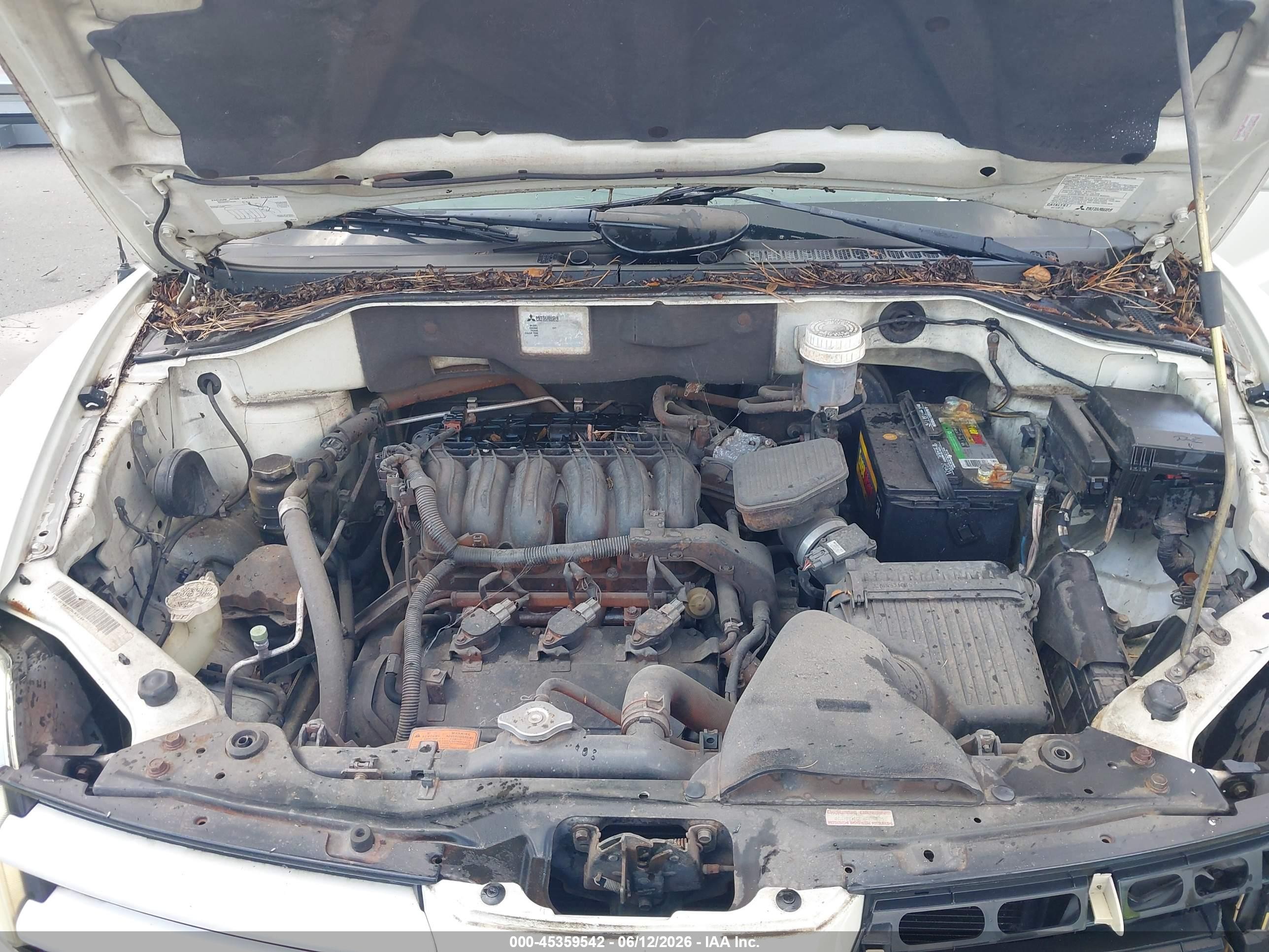 2004 Mitsubishi Endeavor Xls White vin: 4A4MM31SX4E024721