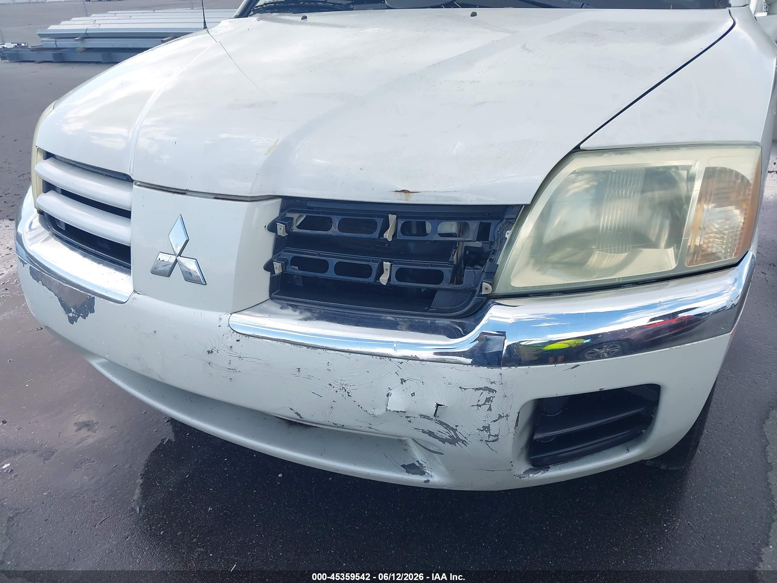 2004 Mitsubishi Endeavor Xls White vin: 4A4MM31SX4E024721