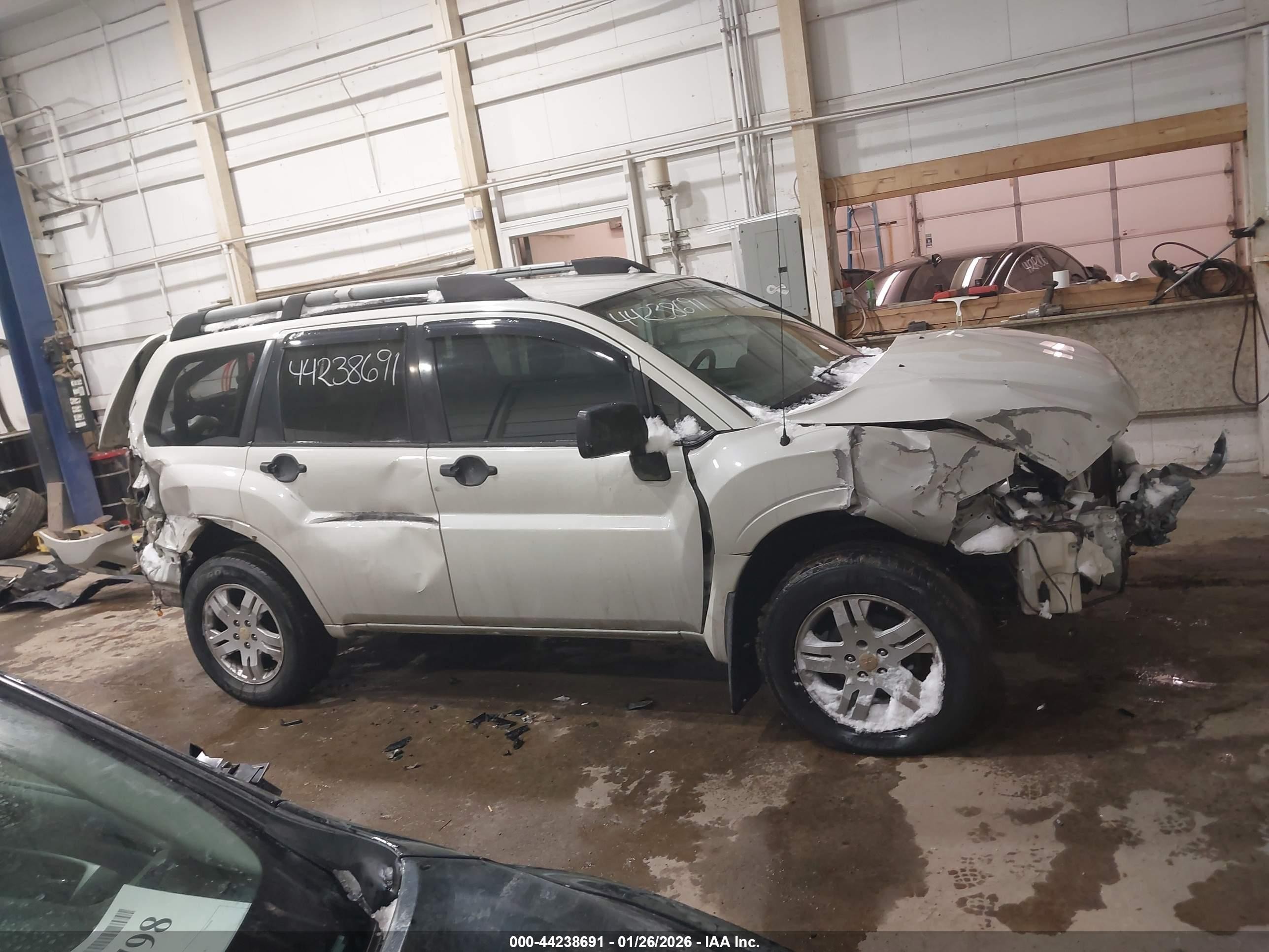 2007 Mitsubishi Endeavor Ls White vin: 4A4MN21S17E072832