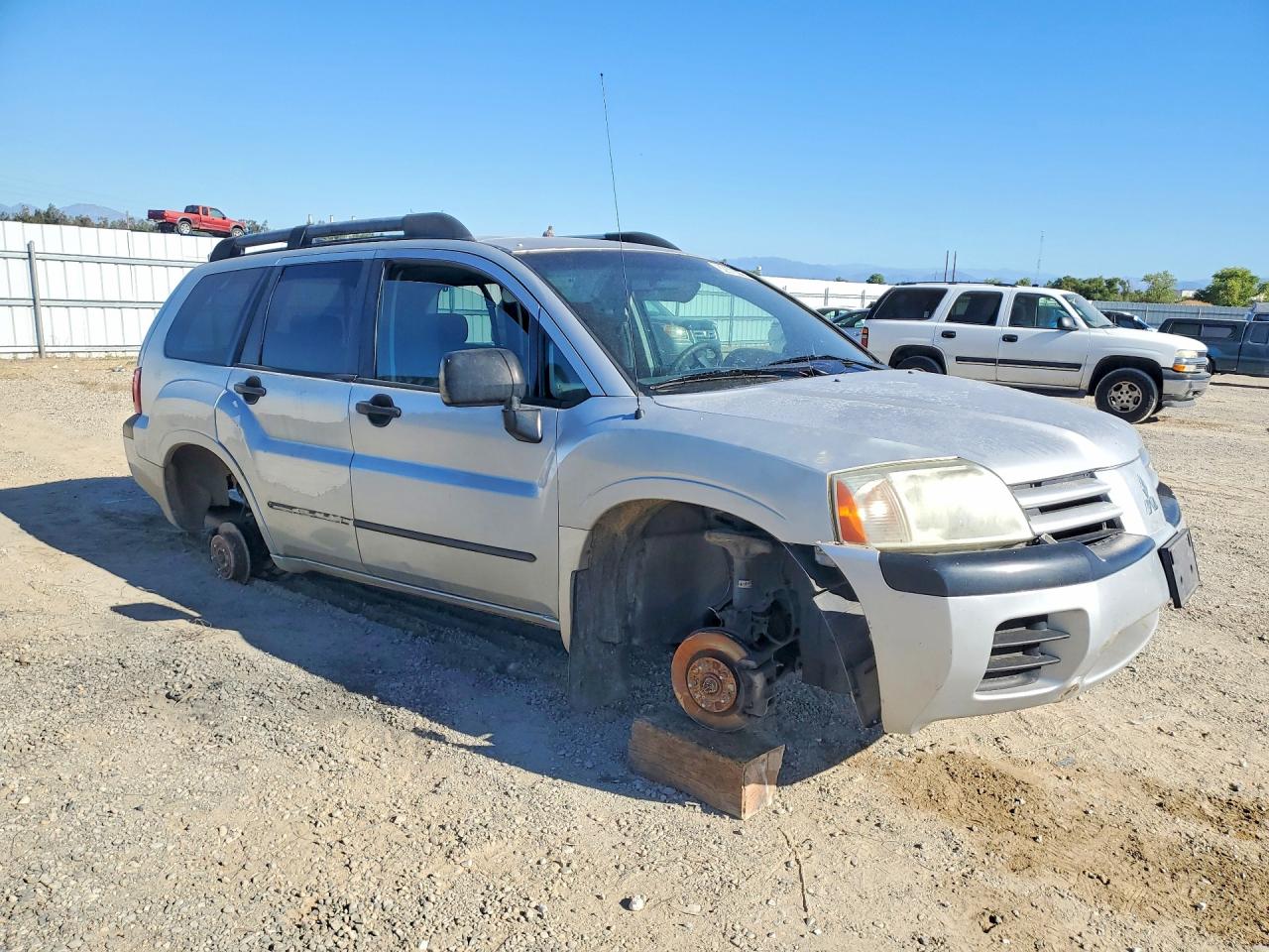 2005 Mitsubishi Endeavor Ls Silver vin: 4A4MN21S35E069637