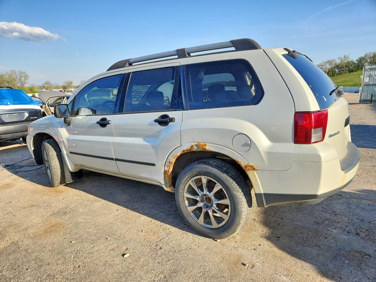 2006 Mitsubishi Endeavor Ls Белый vin: 4A4MN21S46E042562