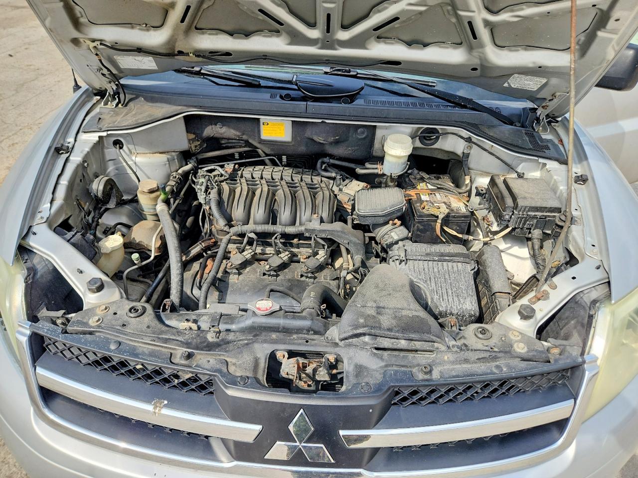 2007 Mitsubishi Endeavor Ls Серебряный vin: 4A4MN21S57E049926