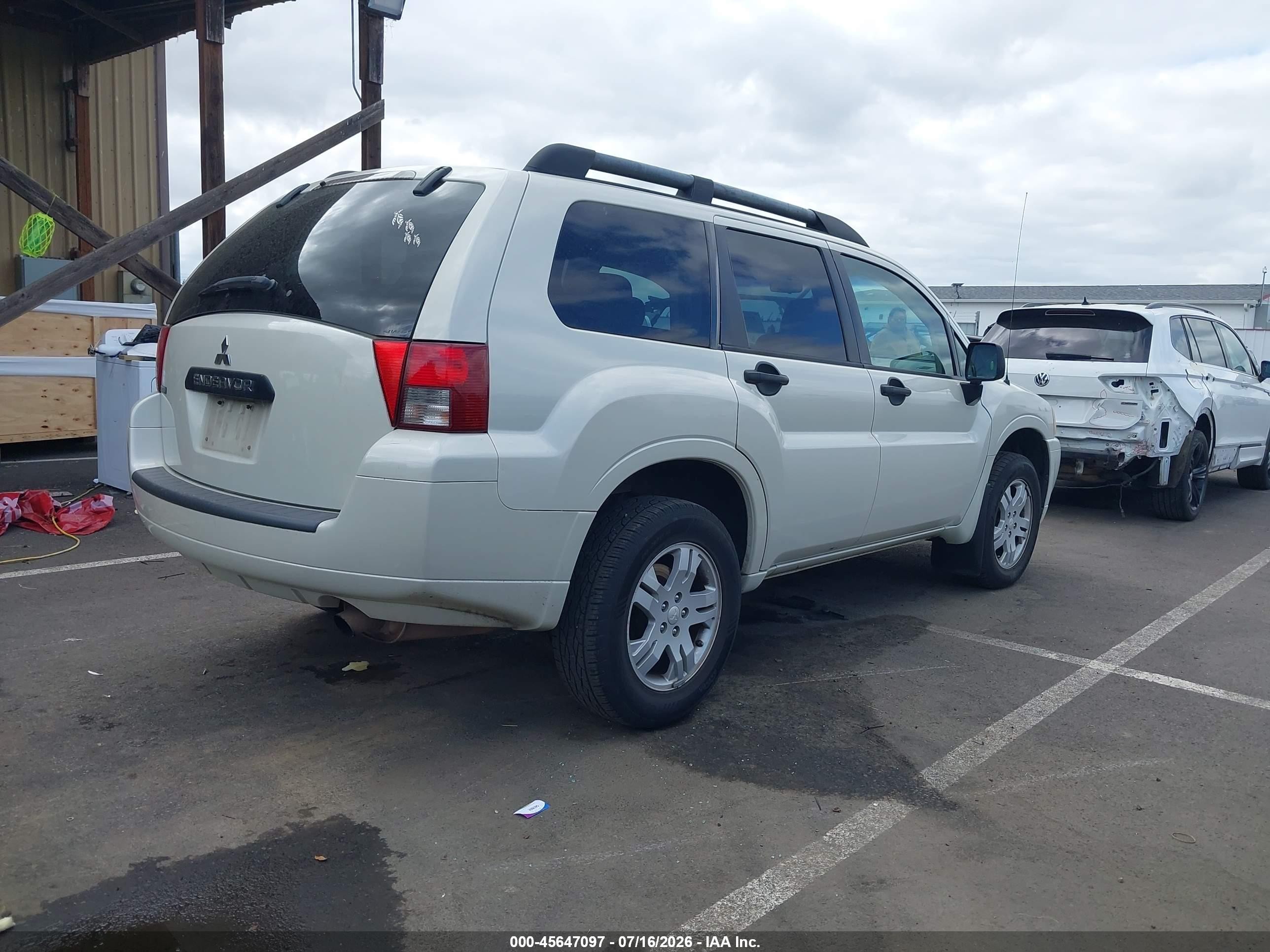 2008 Mitsubishi Endeavor Ls White vin: 4A4MN21S58E044310