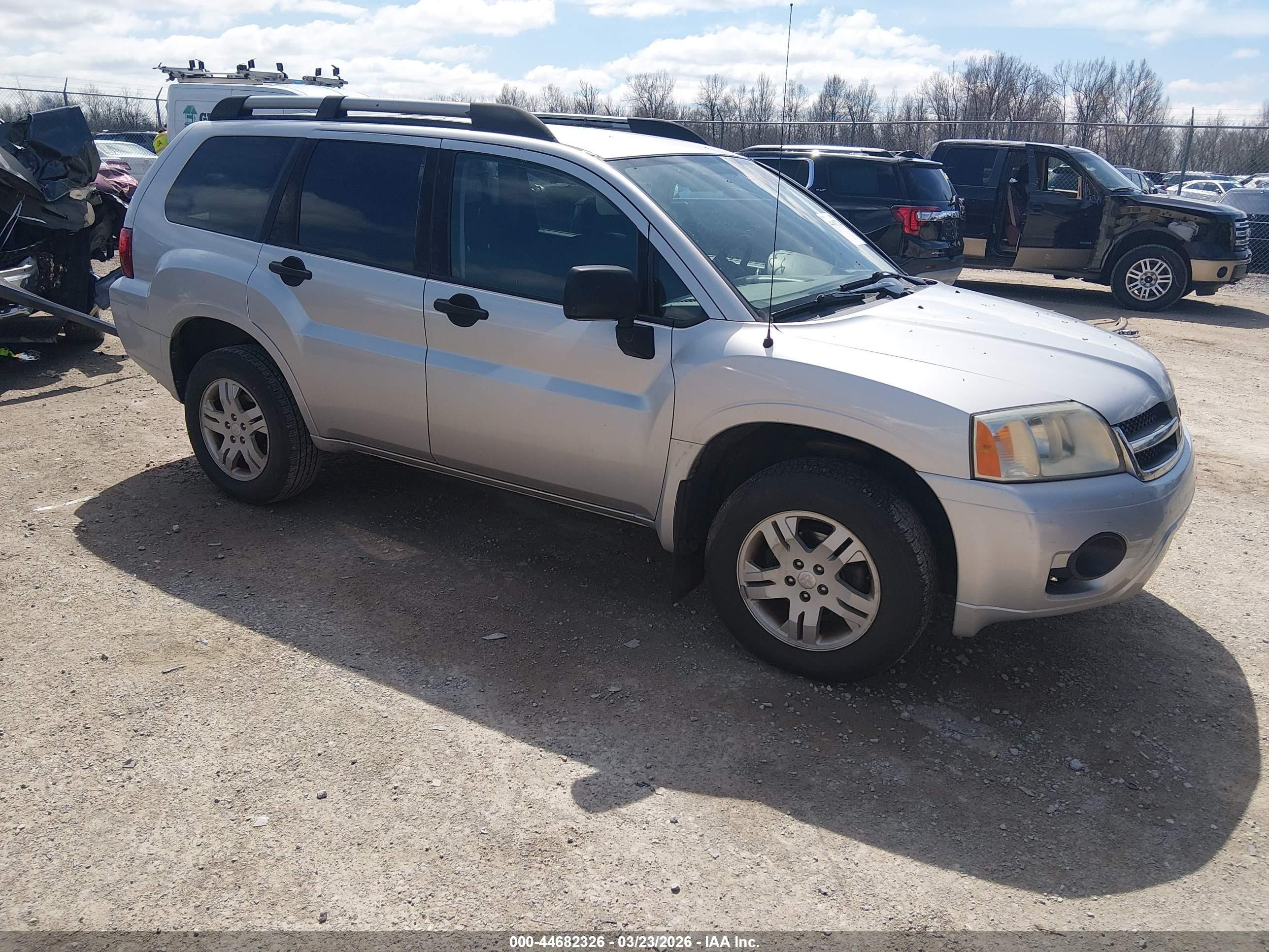 2007 Mitsubishi Endeavor Ls Silver vin: 4A4MN21S67E071952