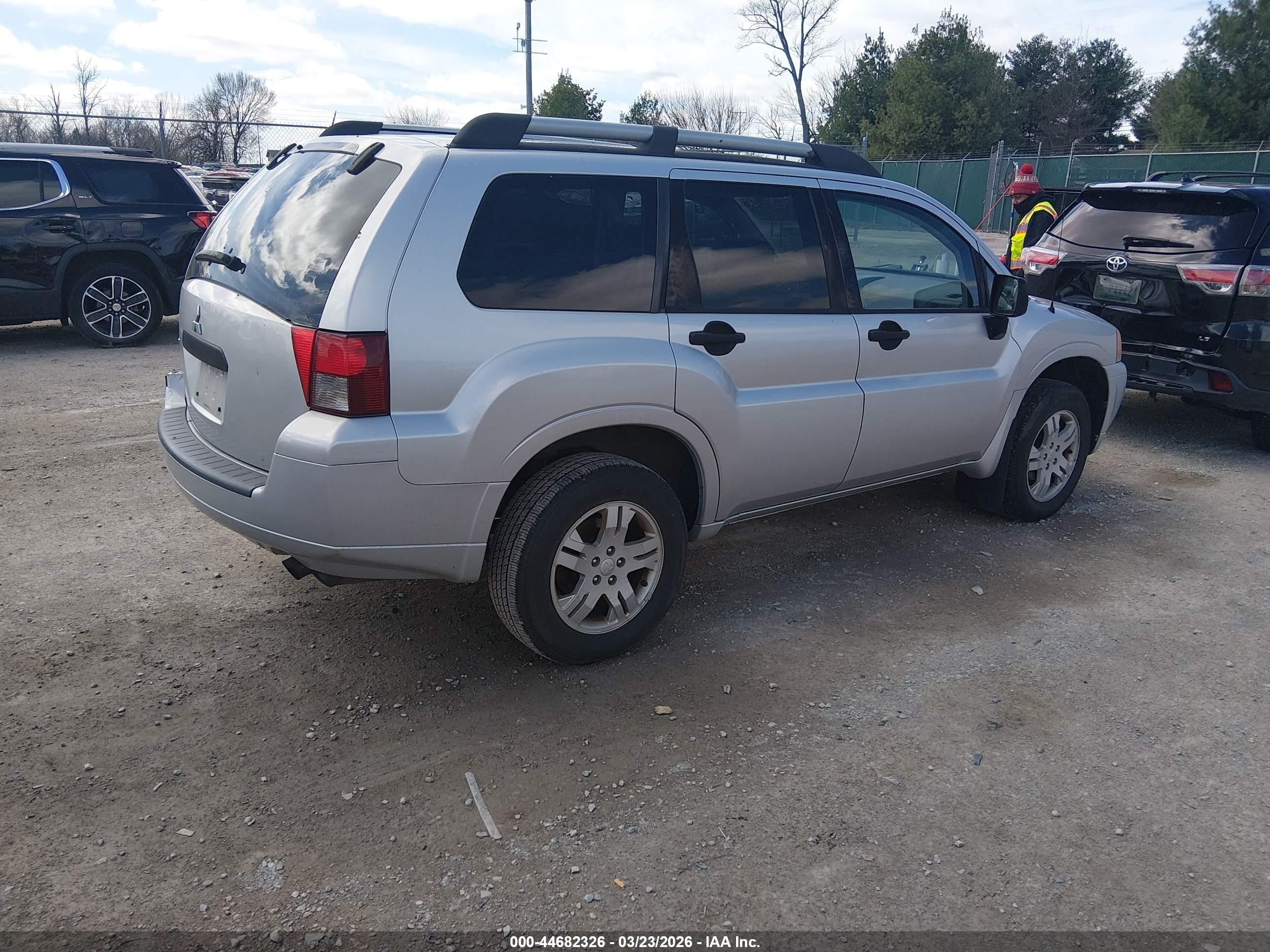 2007 Mitsubishi Endeavor Ls Silver vin: 4A4MN21S67E071952