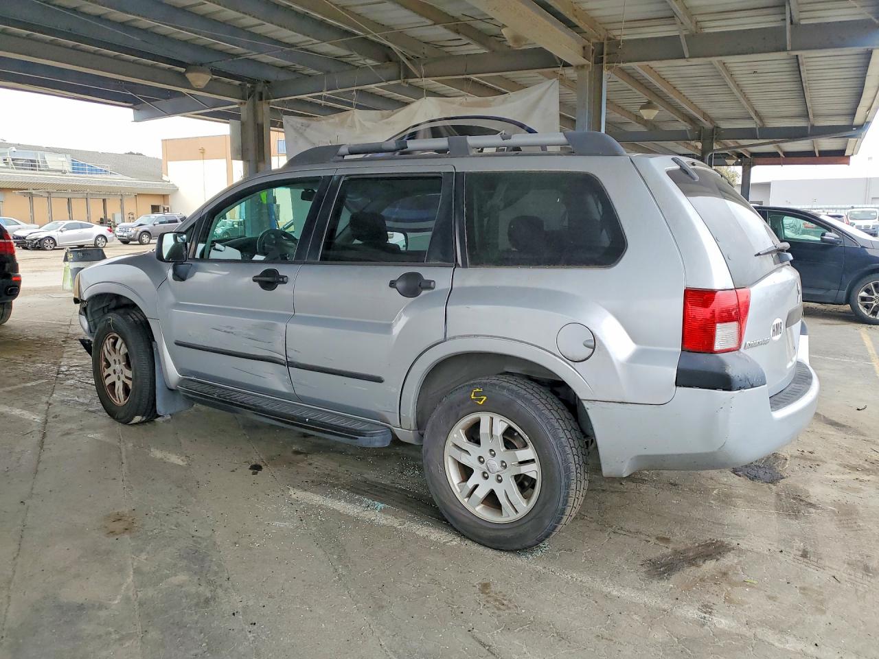 2004 Mitsubishi Endeavor Ls Silver vin: 4A4MN21S74E062172