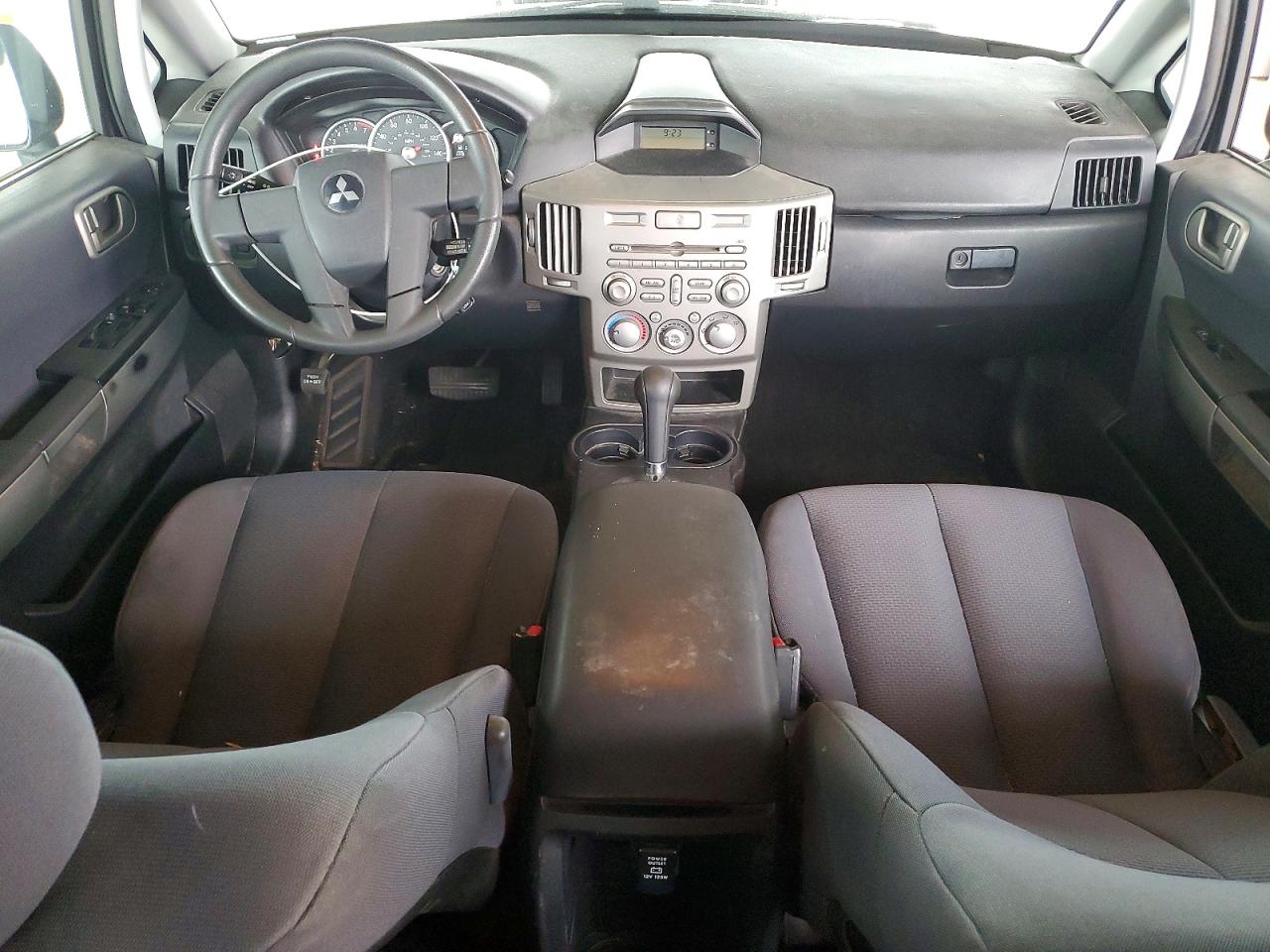 2004 Mitsubishi Endeavor Ls Silver vin: 4A4MN21S74E062172