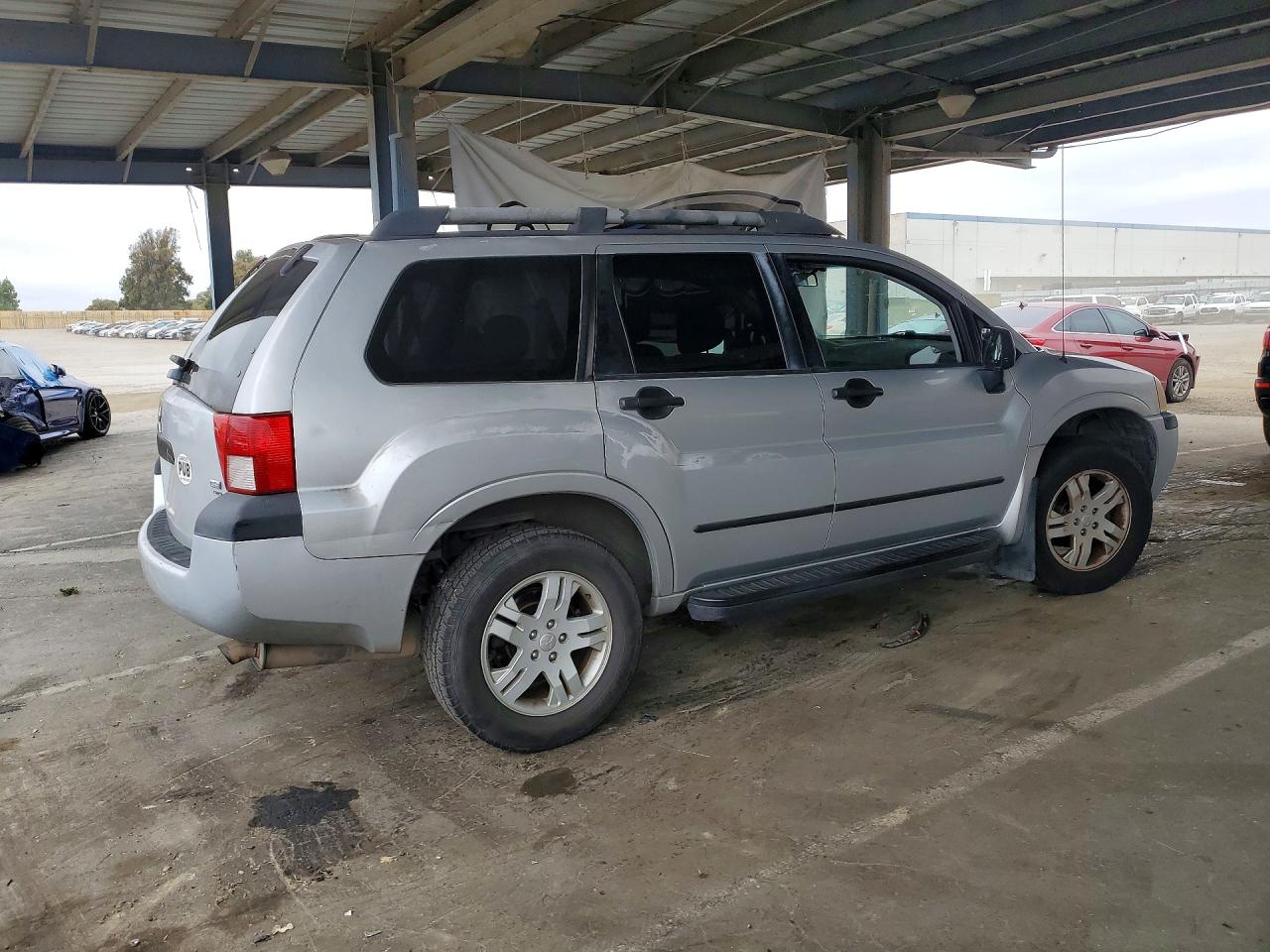 2004 Mitsubishi Endeavor Ls Silver vin: 4A4MN21S74E062172