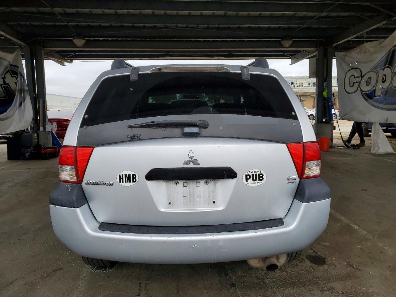 2004 Mitsubishi Endeavor Ls Silver vin: 4A4MN21S74E062172