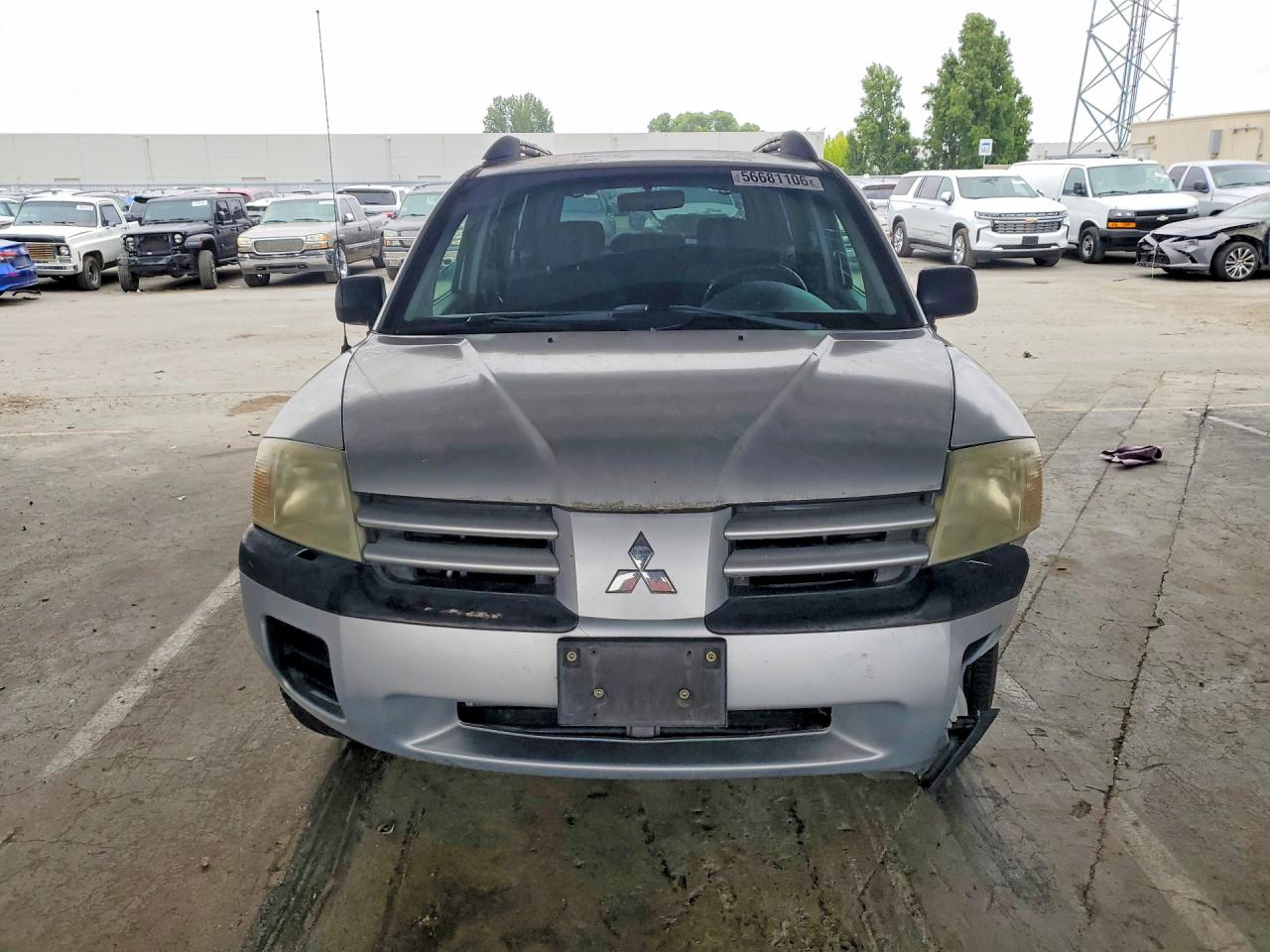 2004 Mitsubishi Endeavor Ls Silver vin: 4A4MN21S74E062172