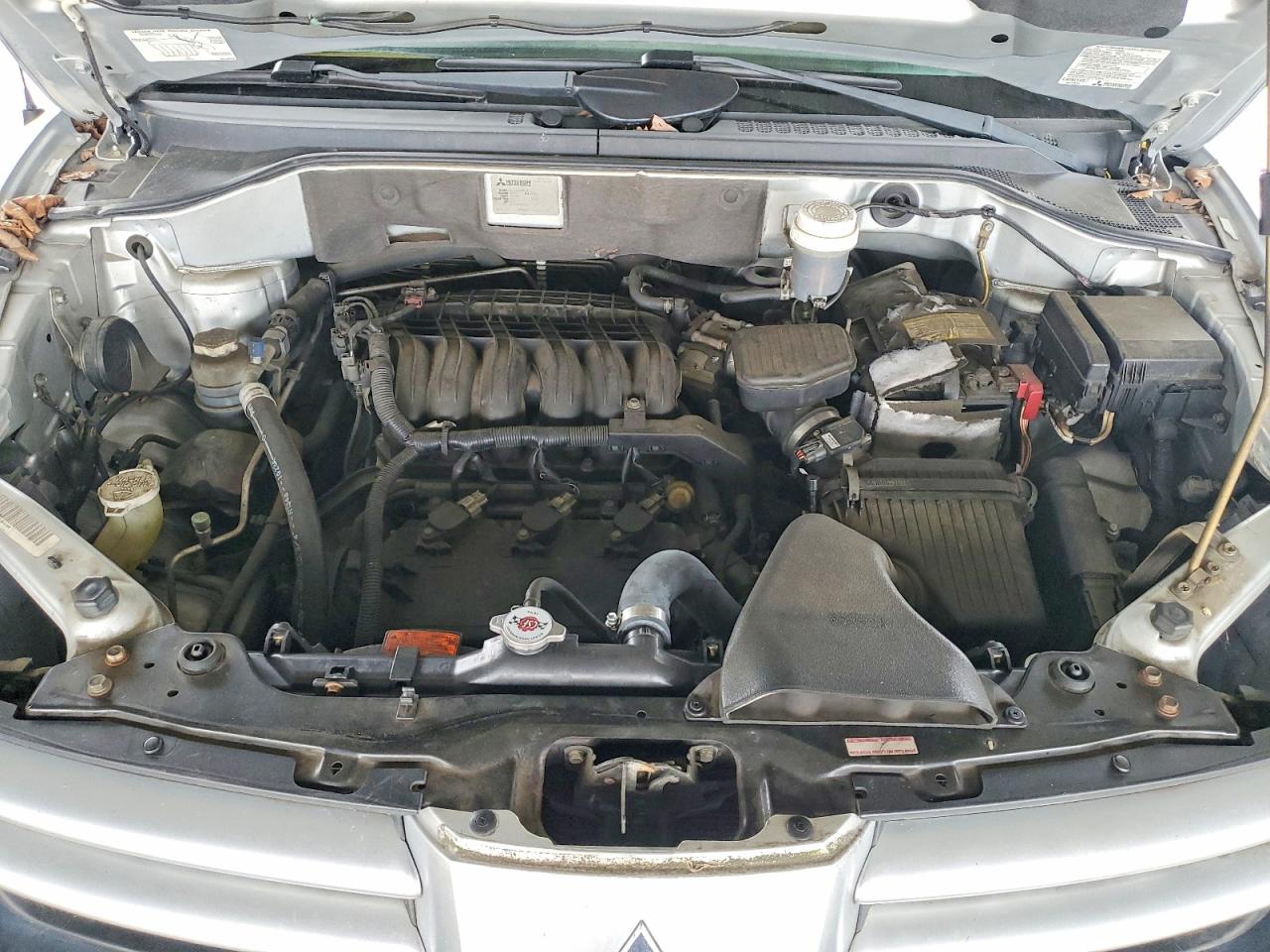2004 Mitsubishi Endeavor Ls Silver vin: 4A4MN21S74E062172
