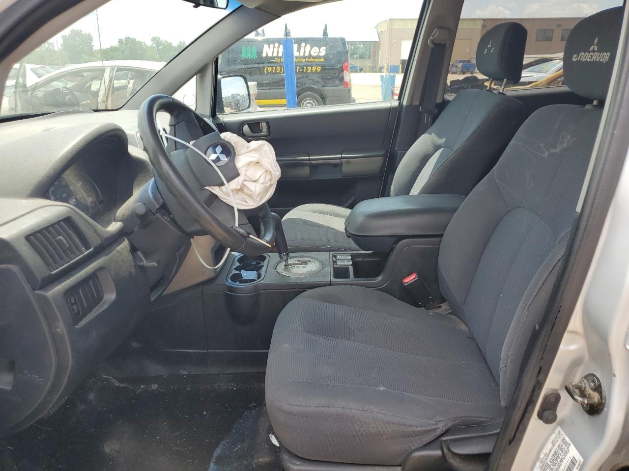 2005 Mitsubishi Endeavor Ls Silver vin: 4A4MN21SX5E023643