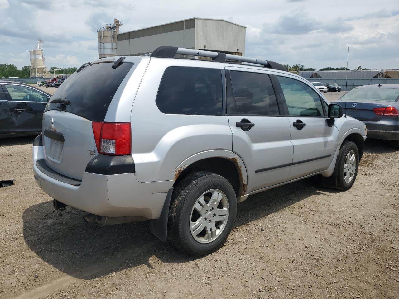 2005 Mitsubishi Endeavor Ls Silver vin: 4A4MN21SX5E023643