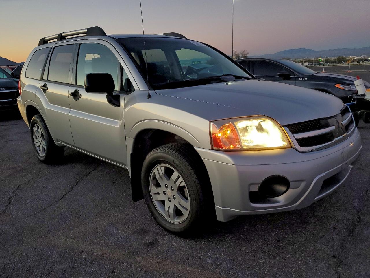 2007 Mitsubishi Endeavor Ls Silver vin: 4A4MN21SX7E043345