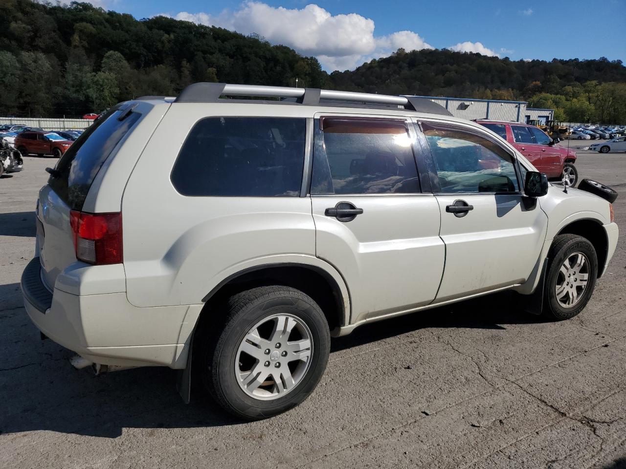 2007 Mitsubishi Endeavor Ls White vin: 4A4MN21SX7E048481