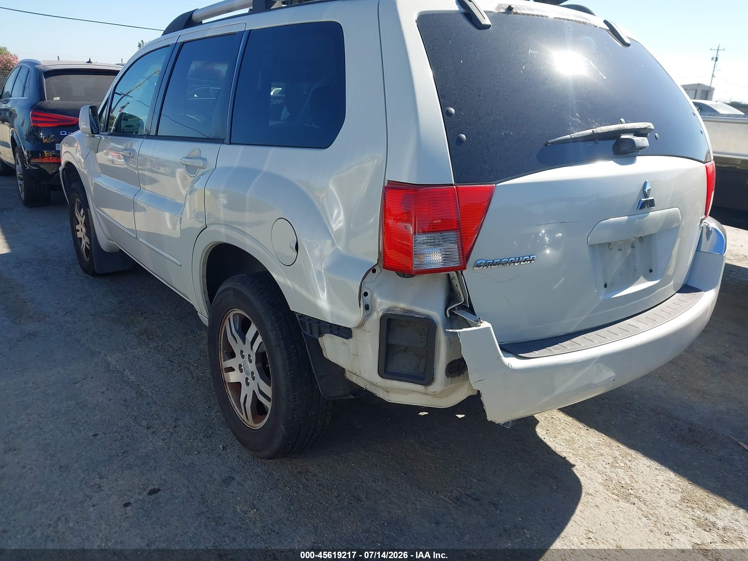 2004 Mitsubishi Endeavor Xls White vin: 4A4MN31S04E029553