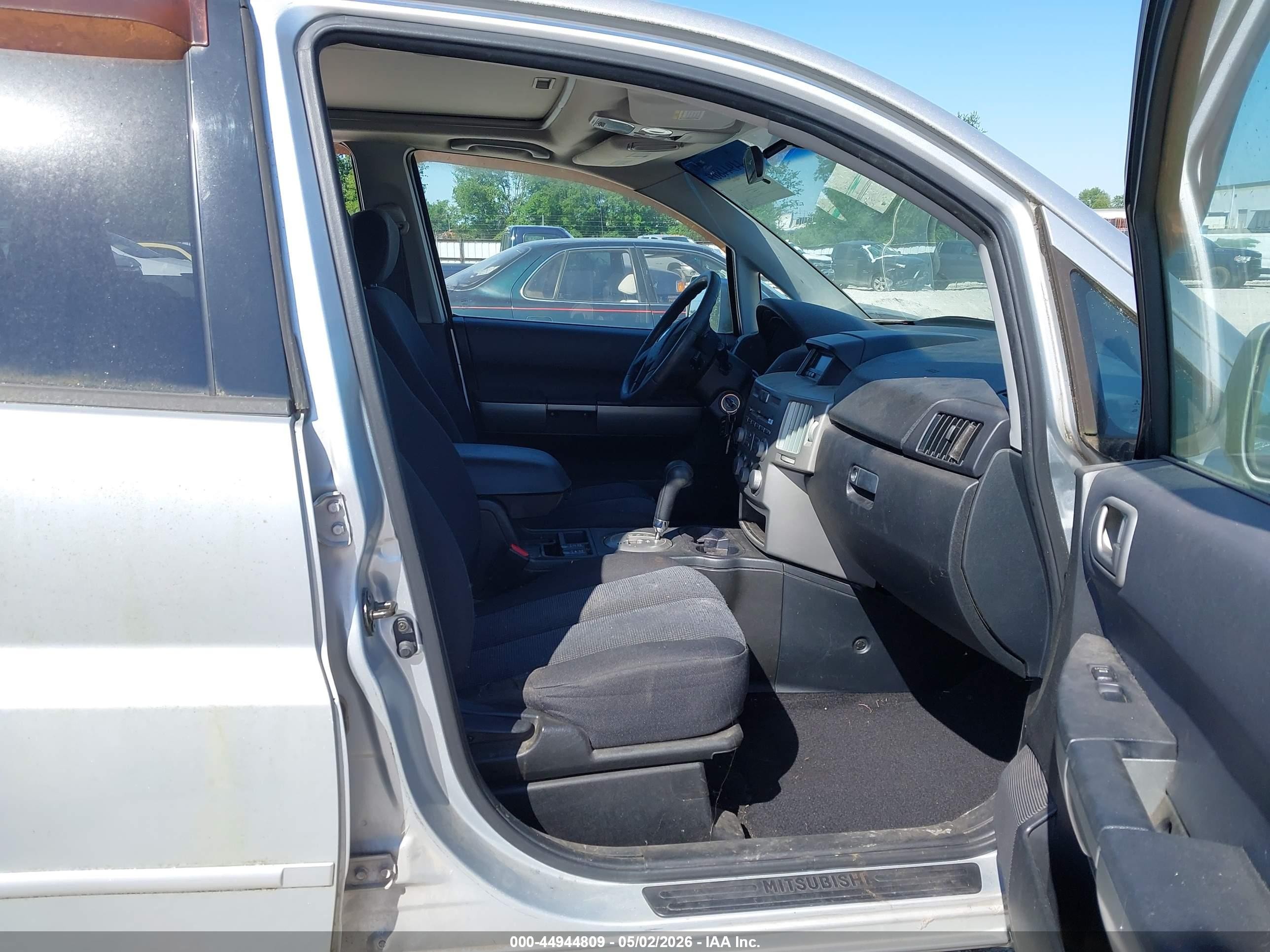 2004 Mitsubishi Endeavor Xls Серебряный vin: 4A4MN31S94E020155