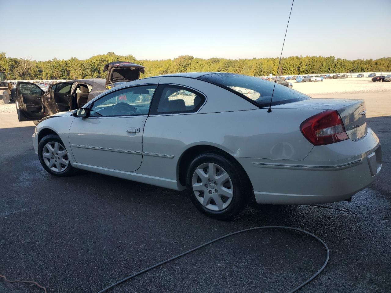 2003 Chrysler Sebring Lx Белый vin: 4C3AG42G73E191394