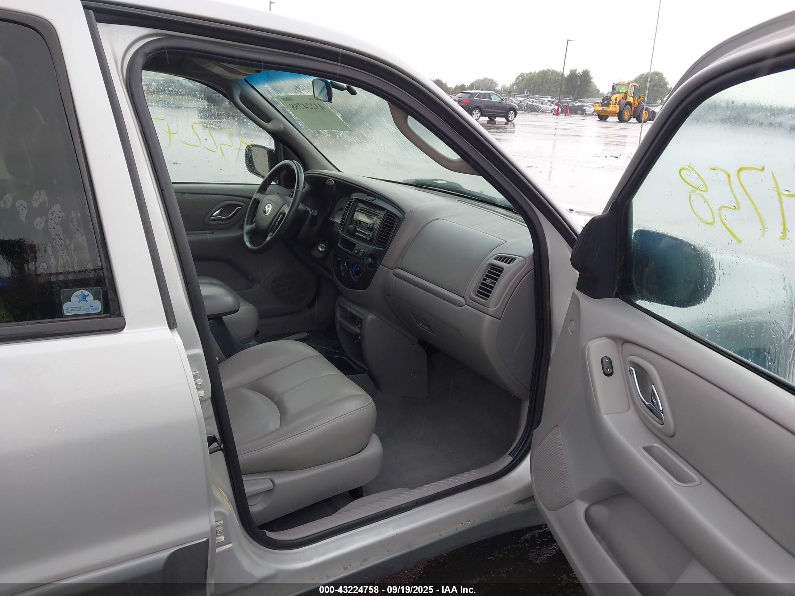 2002 Mazda Tribute Lx/es Silver vin: 4F2CU08122KM16234