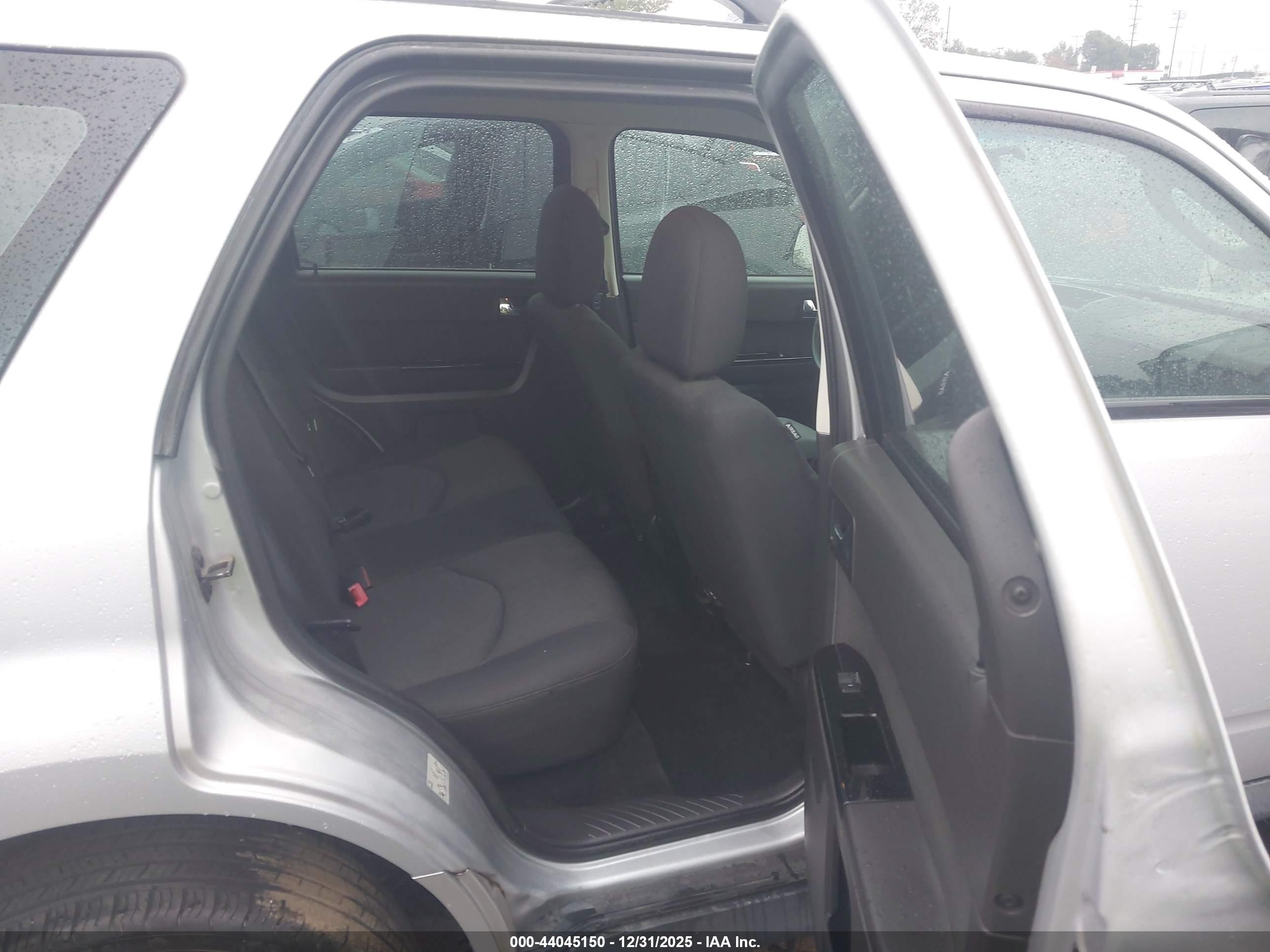 2011 Mazda Tribute I Sport Silver vin: 4F2CY0C70BKM02400