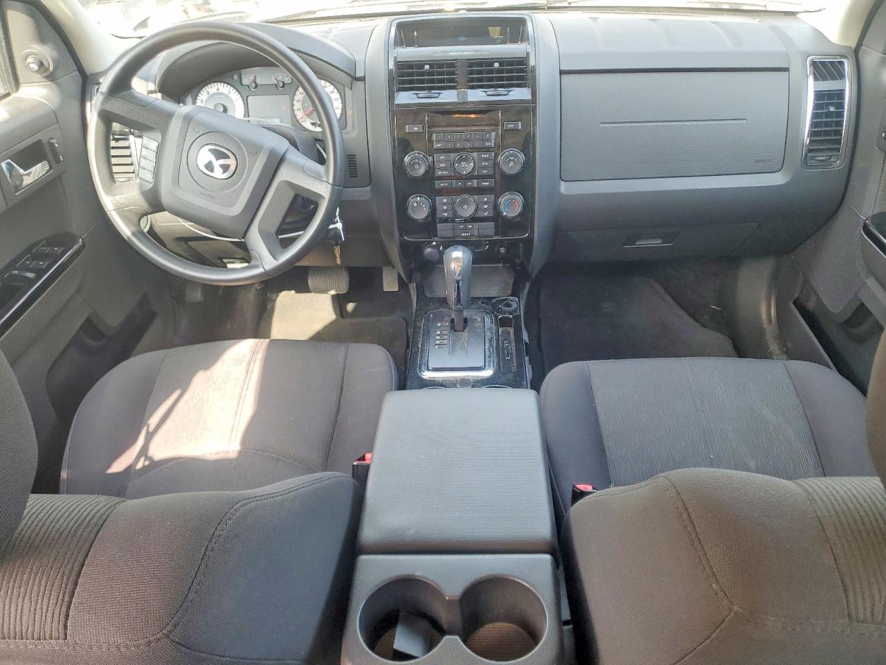 2011 Mazda Tribute I Черный vin: 4F2CY0C71BKM00946