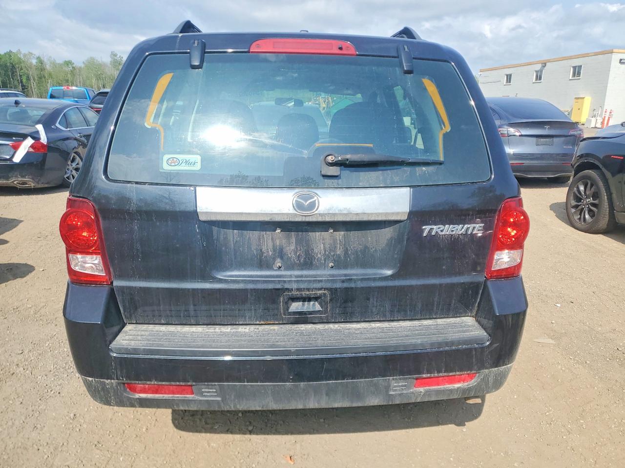 2011 Mazda Tribute I Черный vin: 4F2CY0C71BKM00946