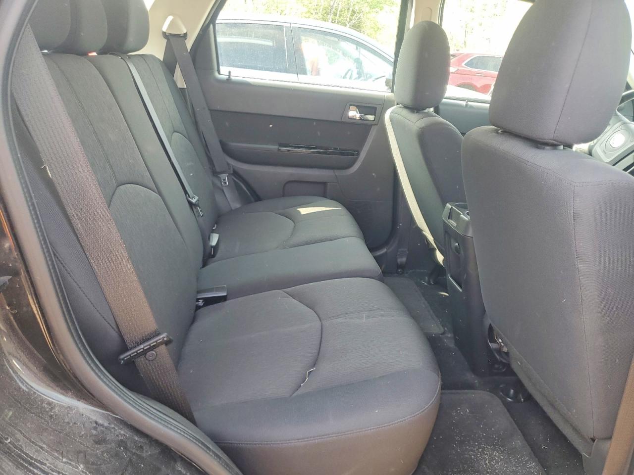 2011 Mazda Tribute I Черный vin: 4F2CY0C71BKM00946