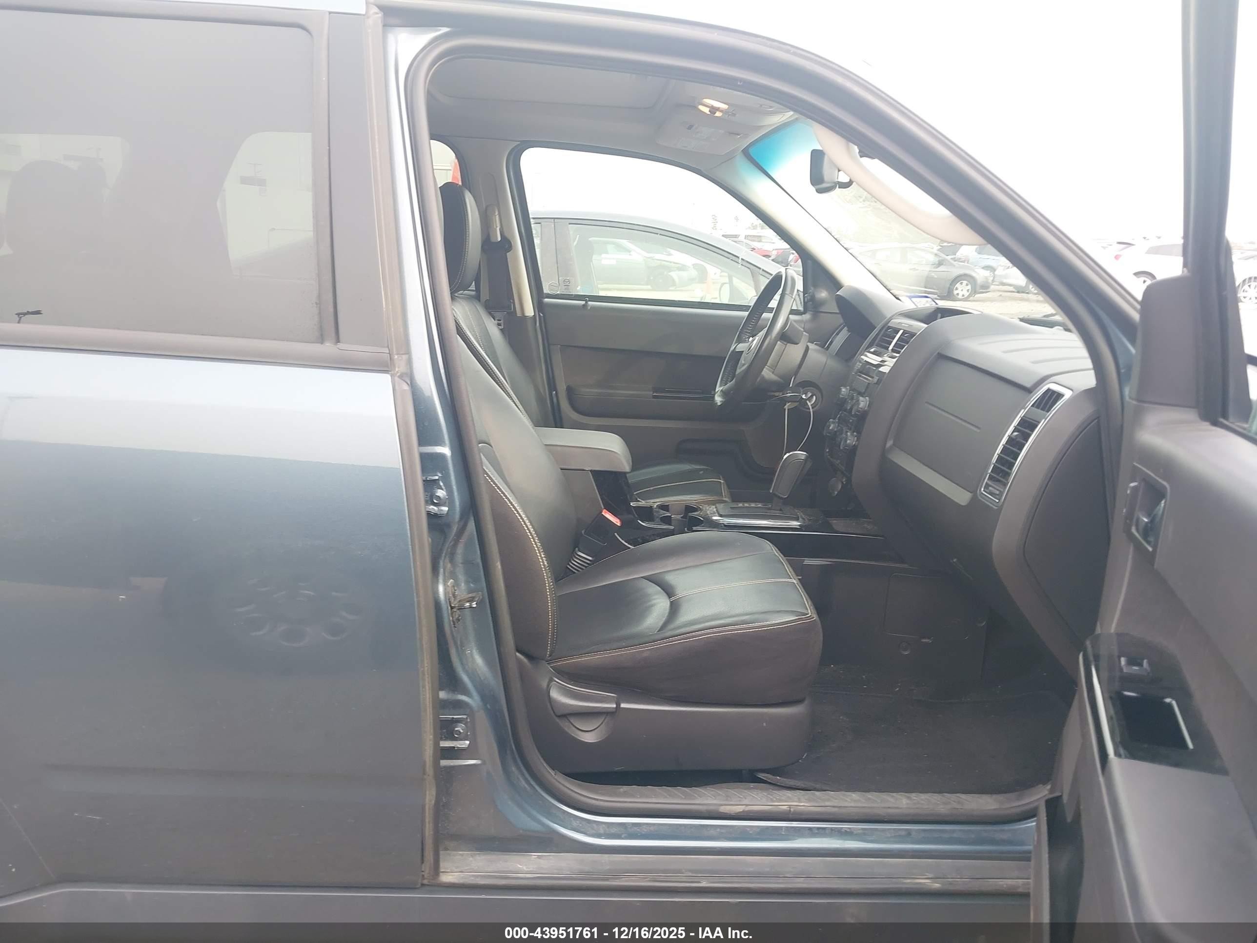 2011 Mazda Tribute I Grand Touring Blue vin: 4F2CY0C72BKM02639