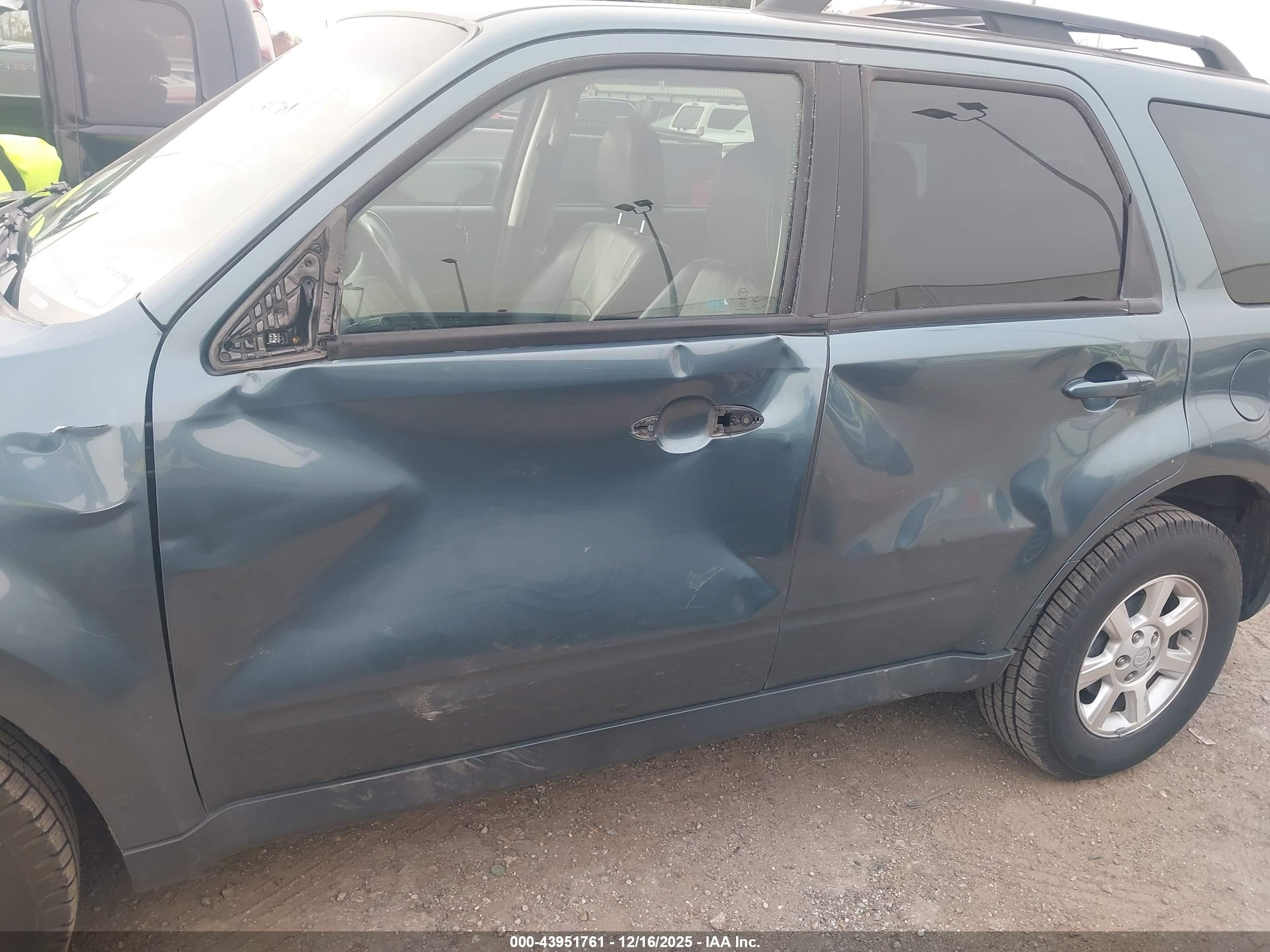 2011 Mazda Tribute I Grand Touring Blue vin: 4F2CY0C72BKM02639
