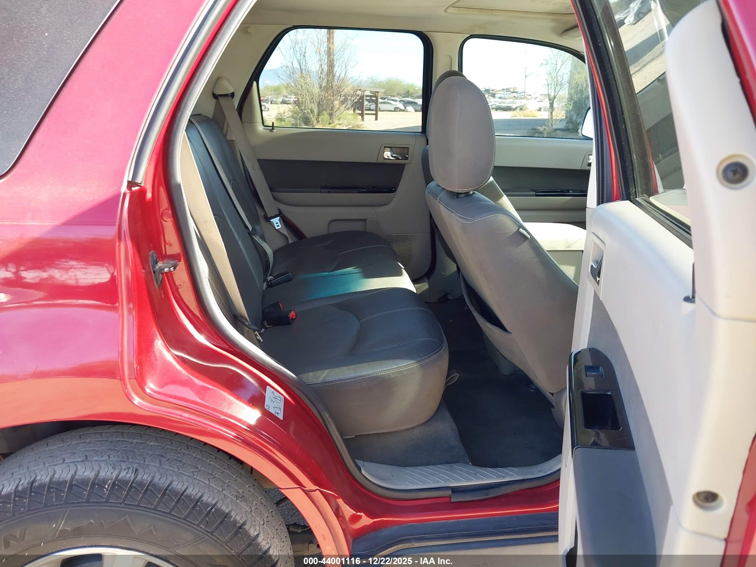 2011 Mazda Tribute I Grand Touring Red vin: 4F2CY0C72BKM06528