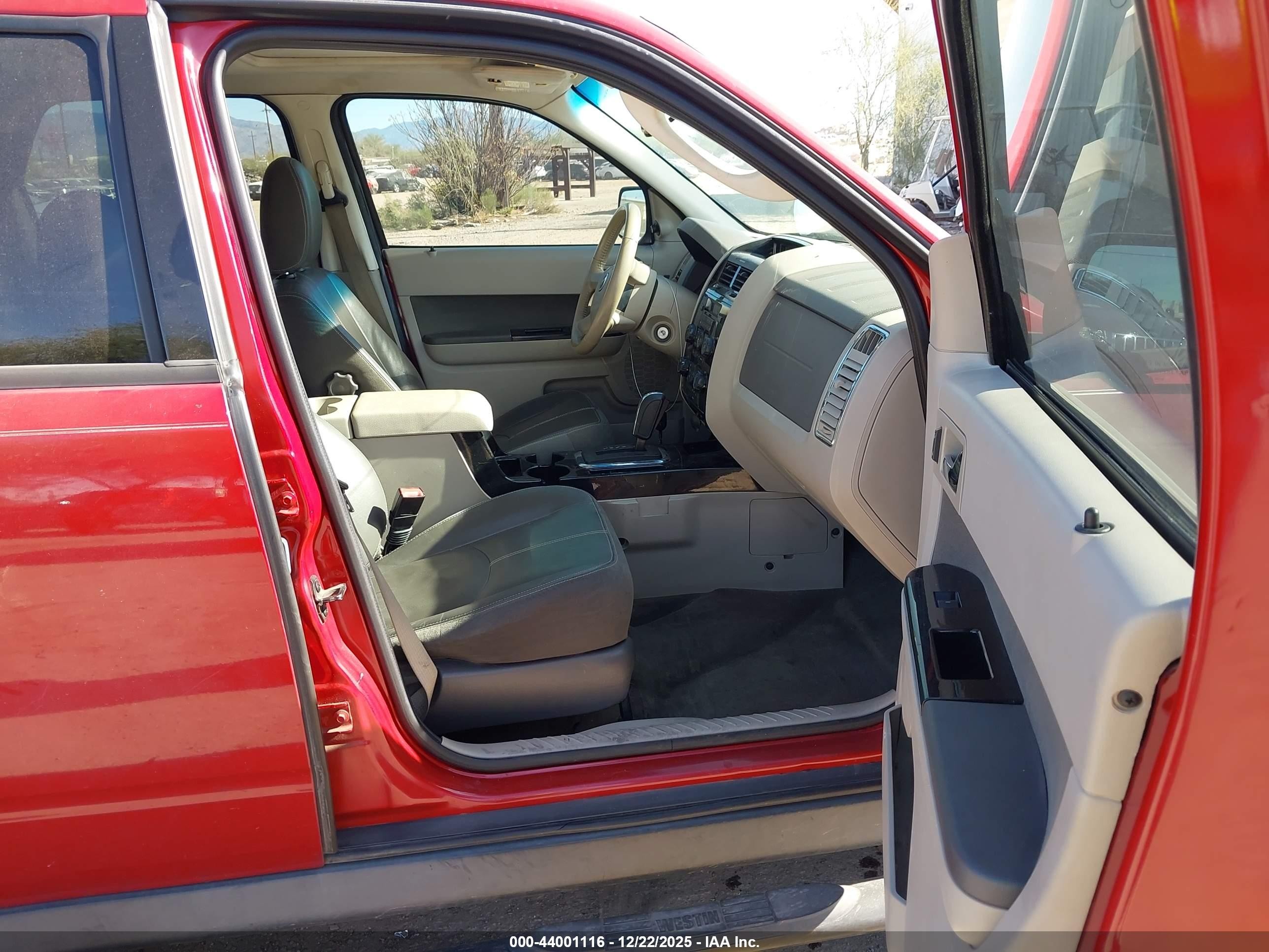 2011 Mazda Tribute I Grand Touring Red vin: 4F2CY0C72BKM06528