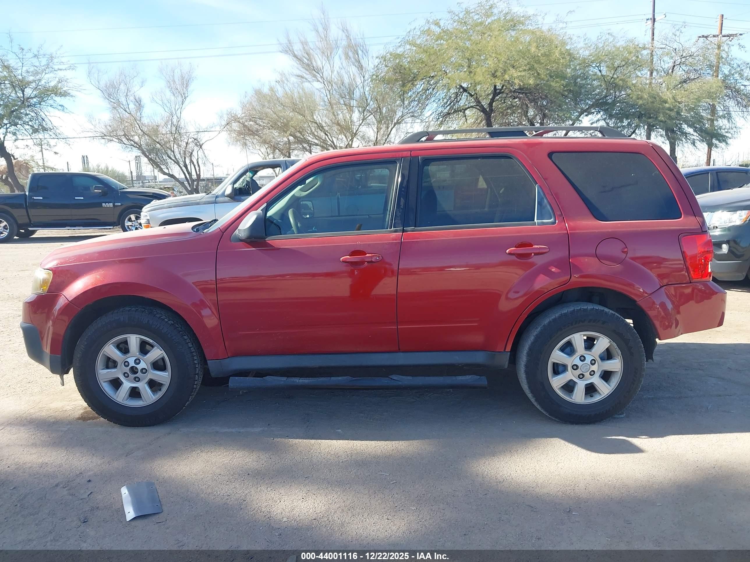 2011 Mazda Tribute I Grand Touring Red vin: 4F2CY0C72BKM06528