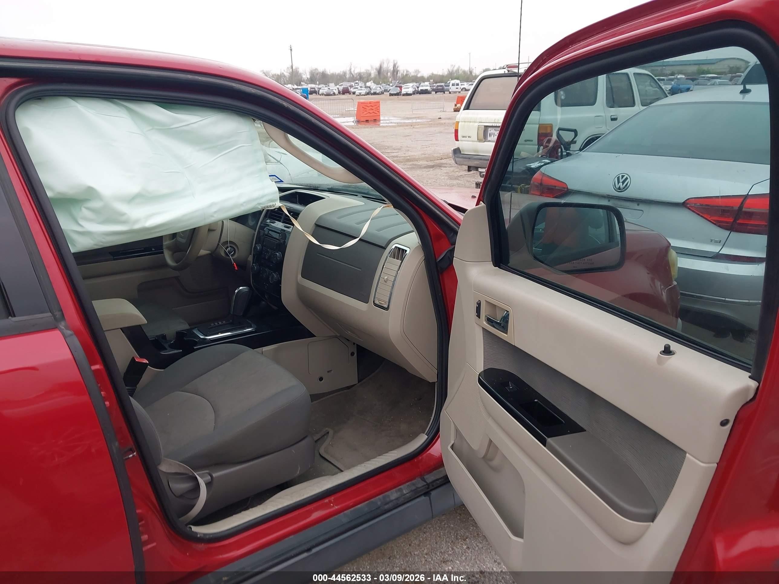 2011 Mazda Tribute I Sport Red vin: 4F2CY0C73BKM05761