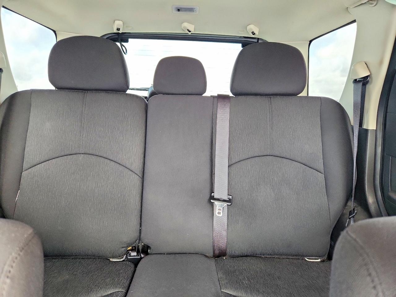 2010 Mazda Tribute I Silver vin: 4F2CY0C74AKM08523