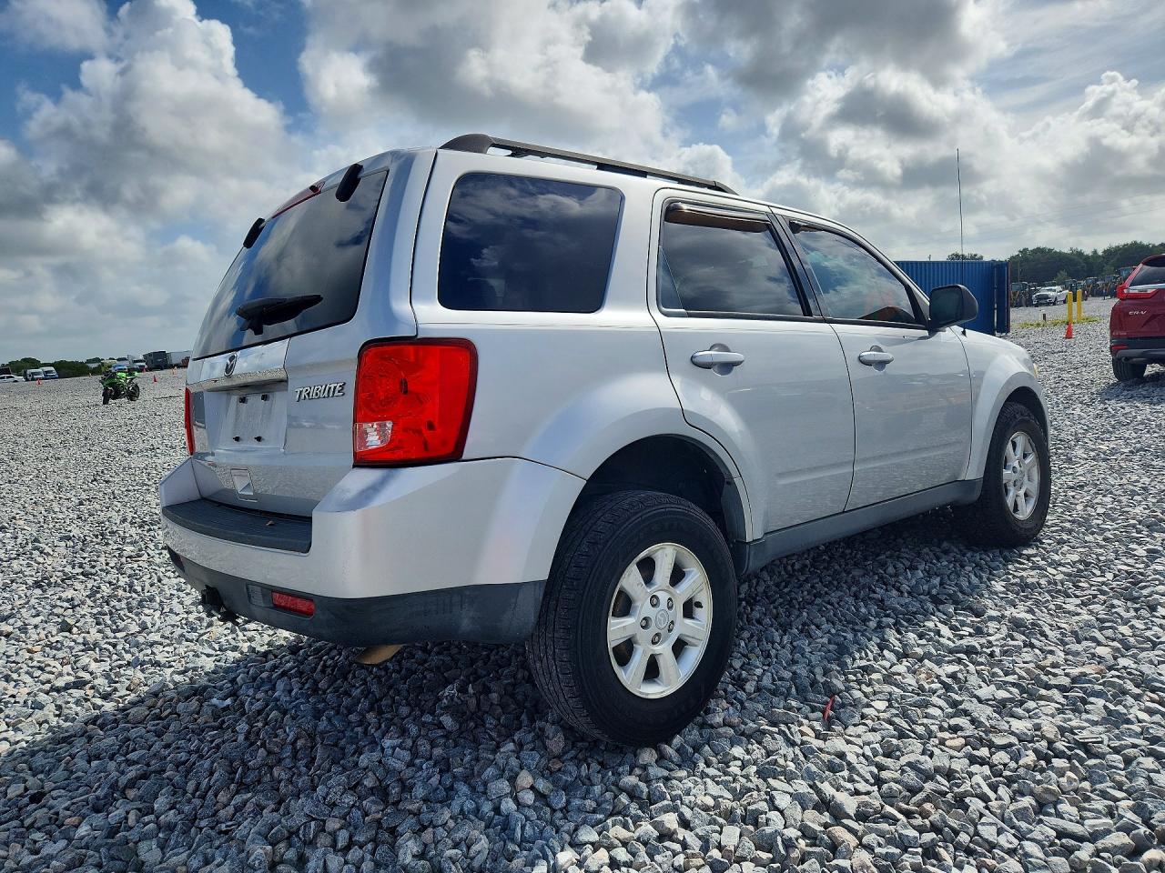 2010 Mazda Tribute I Silver vin: 4F2CY0C74AKM08523