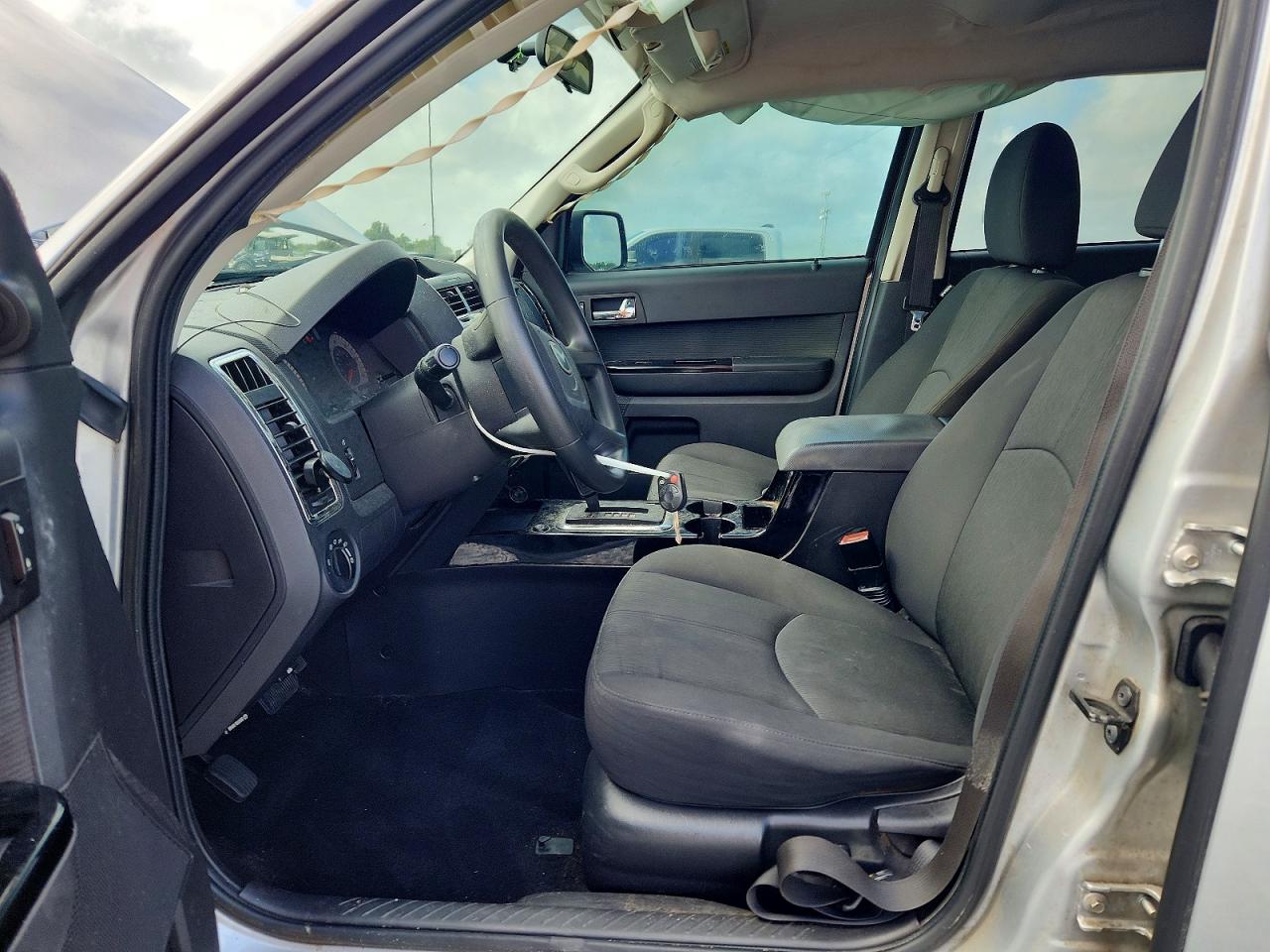 2010 Mazda Tribute I Silver vin: 4F2CY0C74AKM08523
