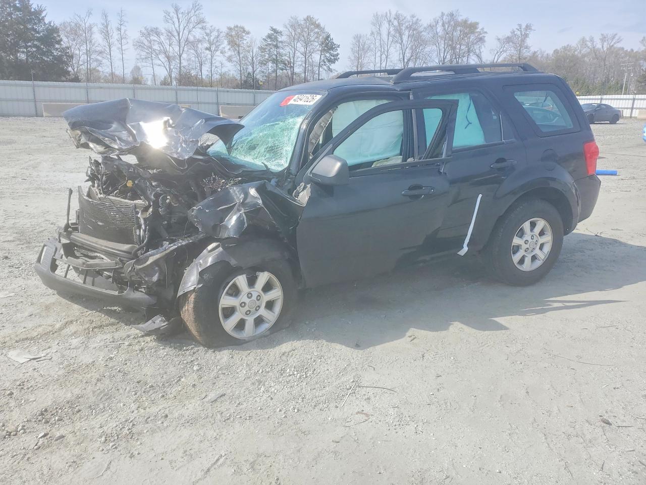 2011 Mazda Tribute I Черный vin: 4F2CY0C74BKM02545