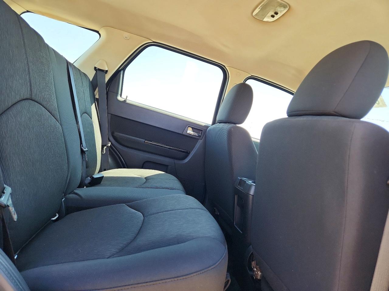 2011 Mazda Tribute I Бирюзовый vin: 4F2CY0C74BKM07017
